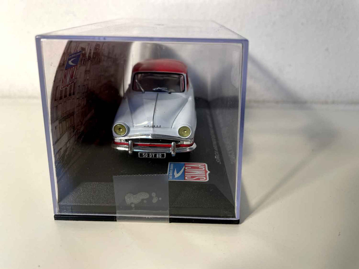 1957 Simca Aronde Elysée-Matignon a hellblo mat rouden Daach