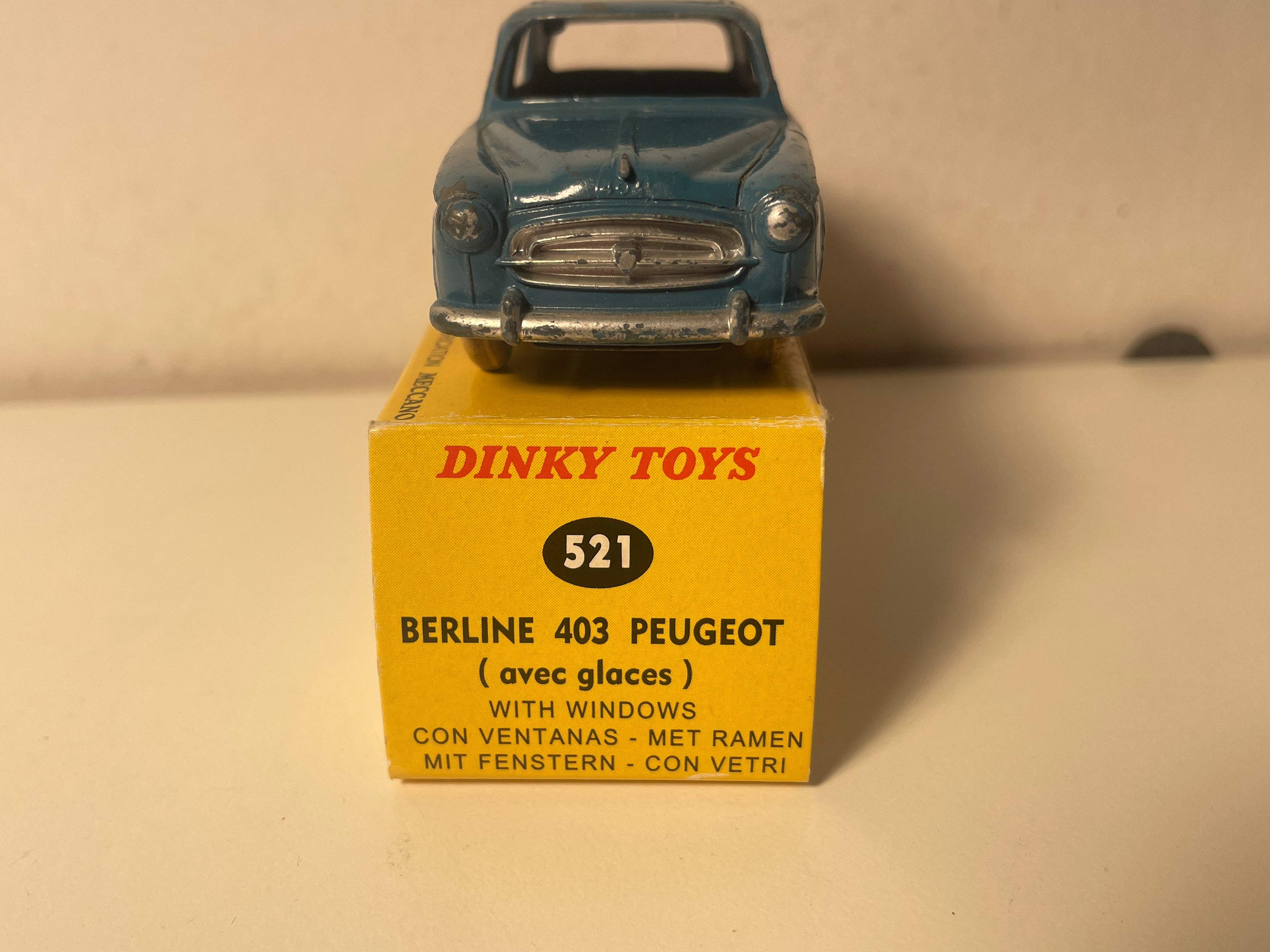 Peugeot Berline 403 azul - DINKY-TOYS / MECCANO (fabricação francesa)