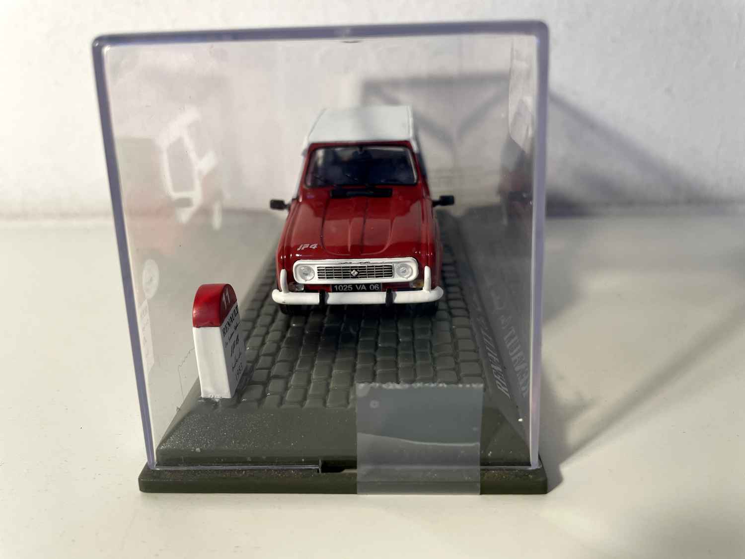 Renault Car Système Style JP4 Belle-Ile rouge et capote blanche de 1983