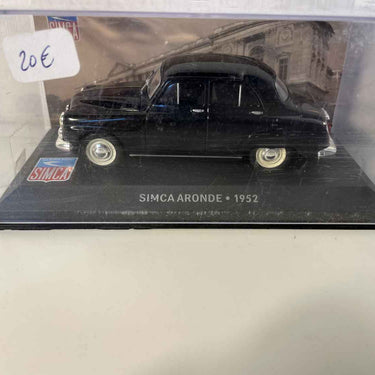 SIMCA Aronde noire de 1952