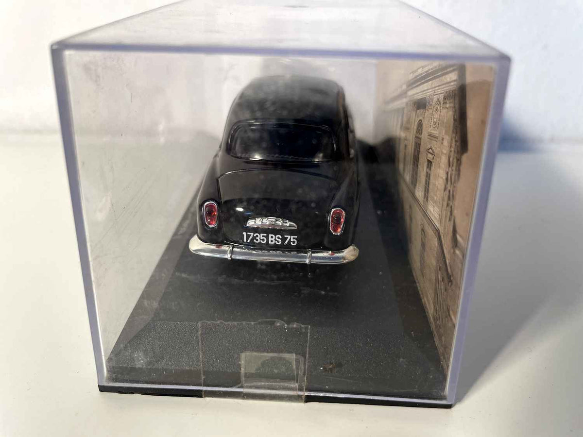 Schwaarz SIMCA Aronde vun 1952
