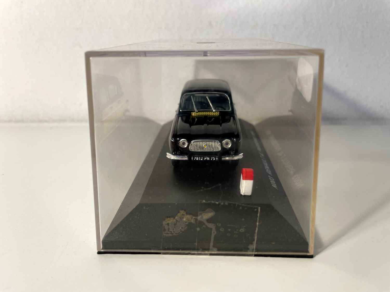 Renault 4L Parisienne schwaarz mat giel a schwaarz Schachbrettmuster - Nostalgie Referenz N003