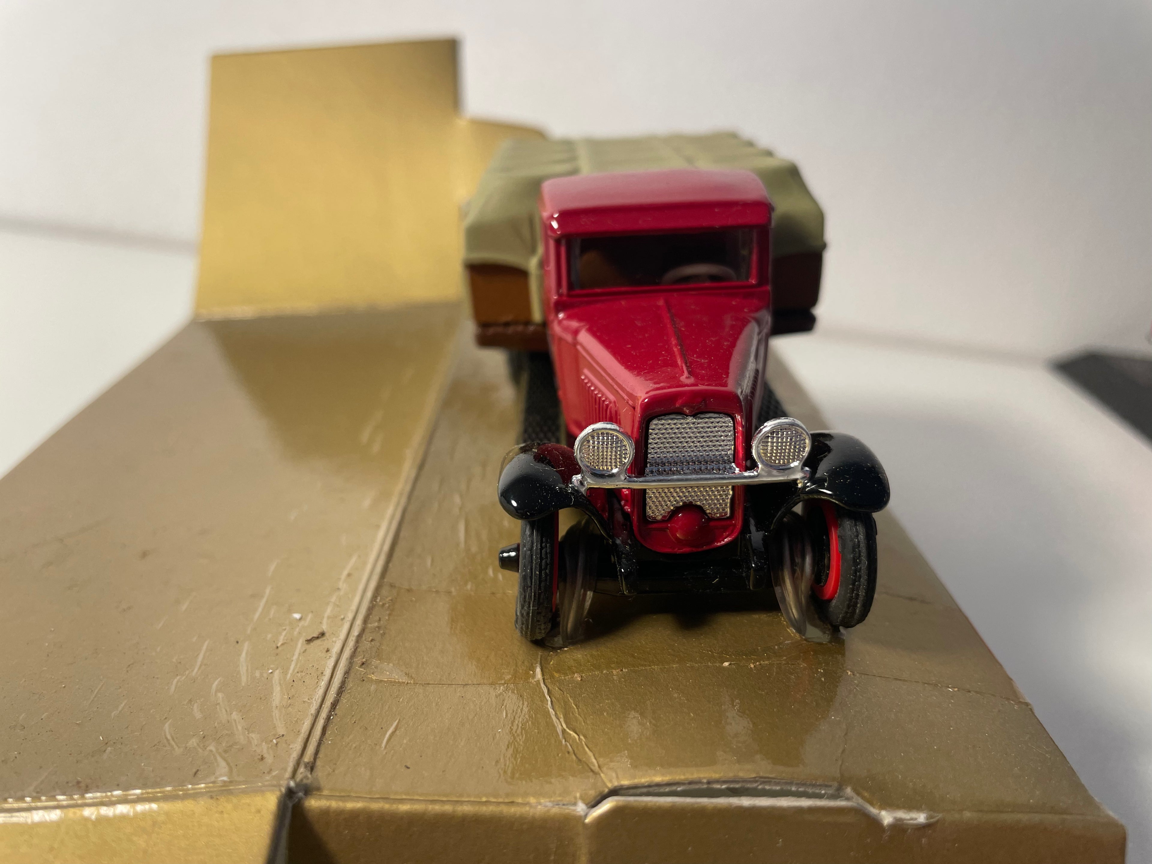 Camion Chevrolet Chevy Truck bâché modèle T (30 Chevy Truck) - collection ERTL
