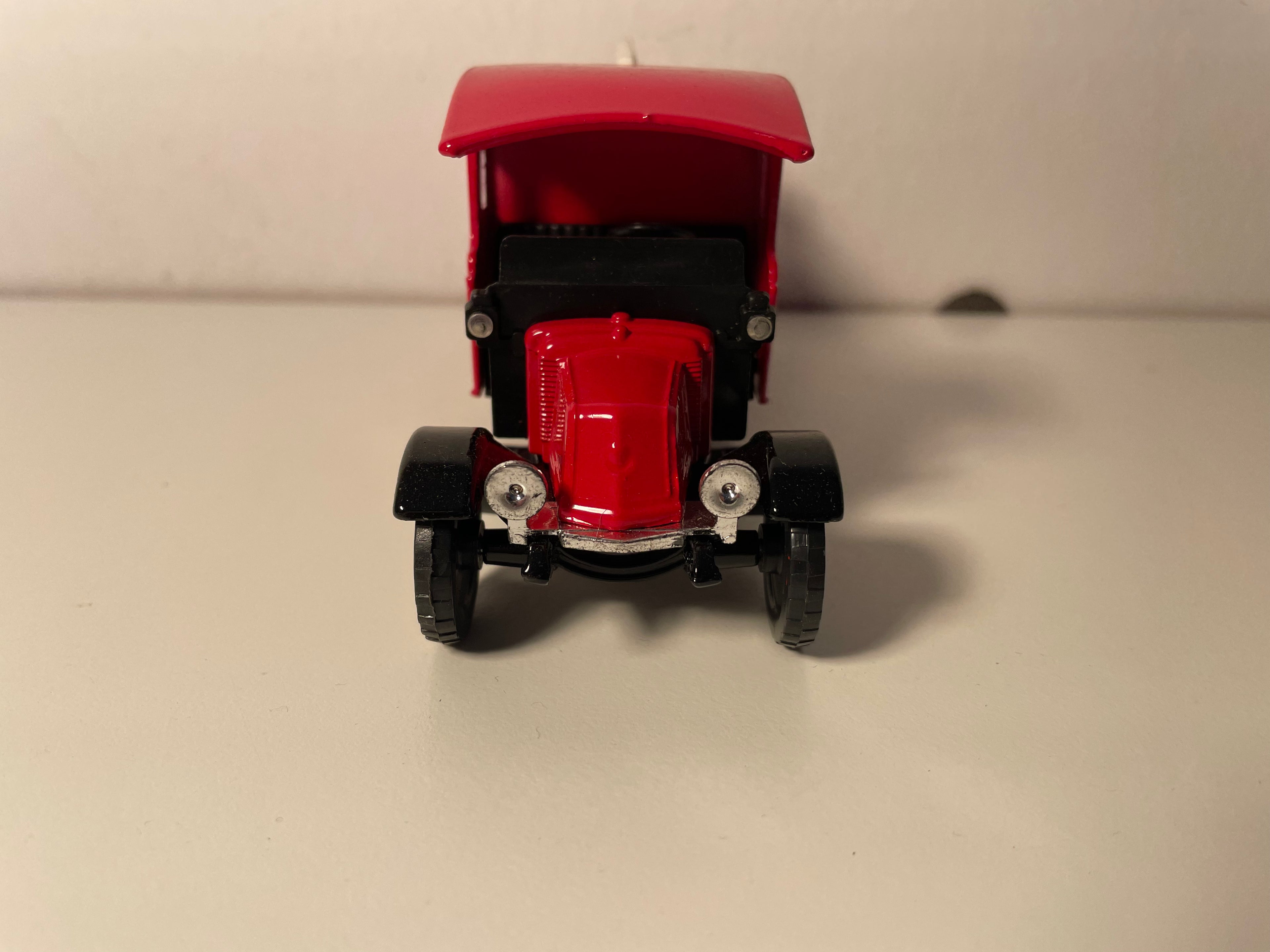 Roter und Weißer Renault Lkw mit STELLA ARTOIS Werbung - CORGI Classics Referenz D889/1