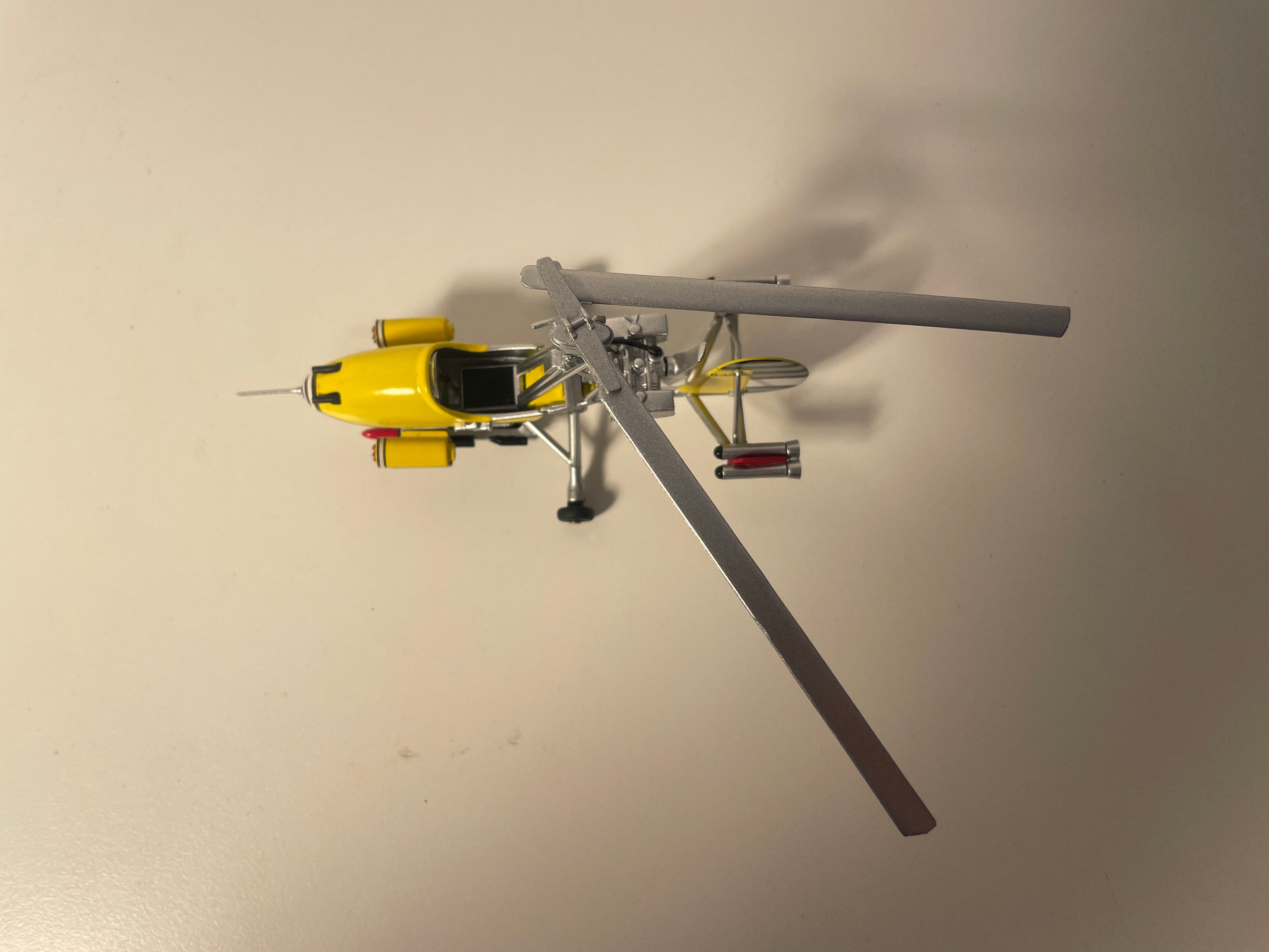 Gelber Gyrocopter - JAMES BOND - MAN LEBT NUR ZWEIMAL