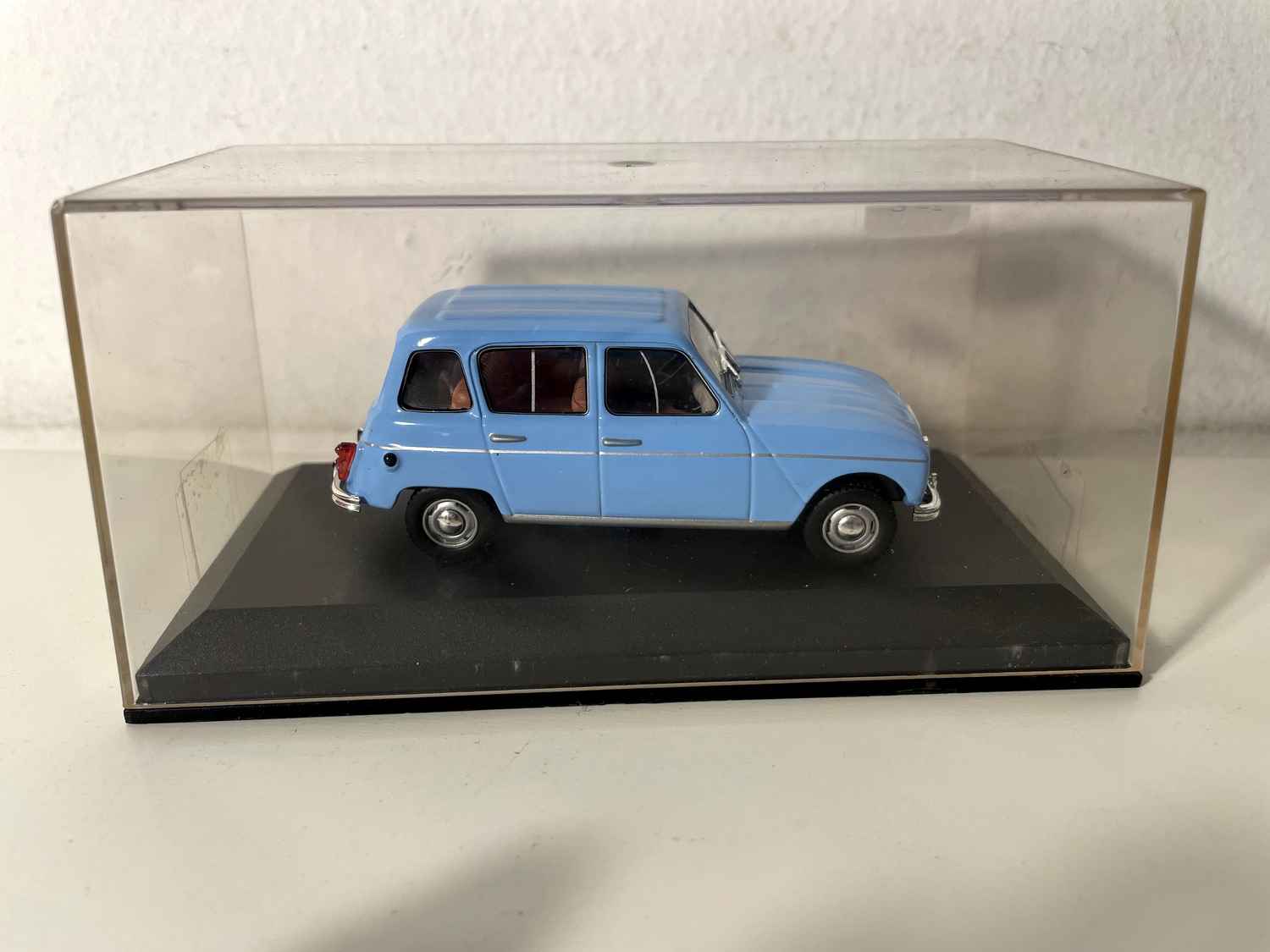 Renault 4L azzurra del 1962