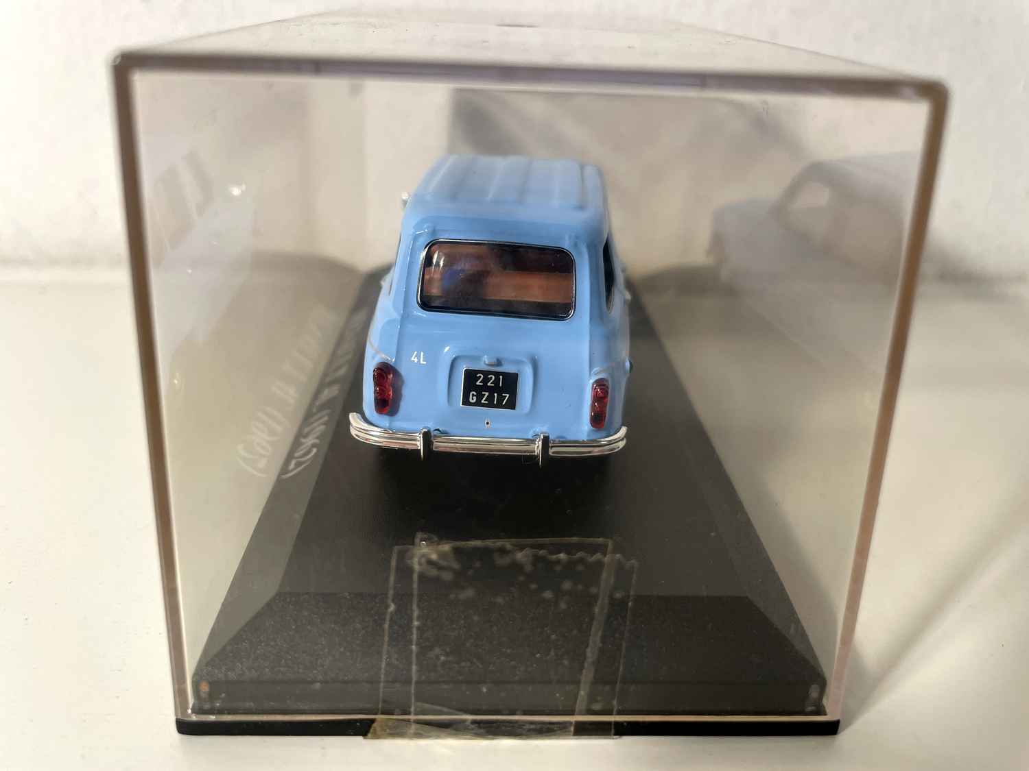 Renault 4L azzurra del 1962