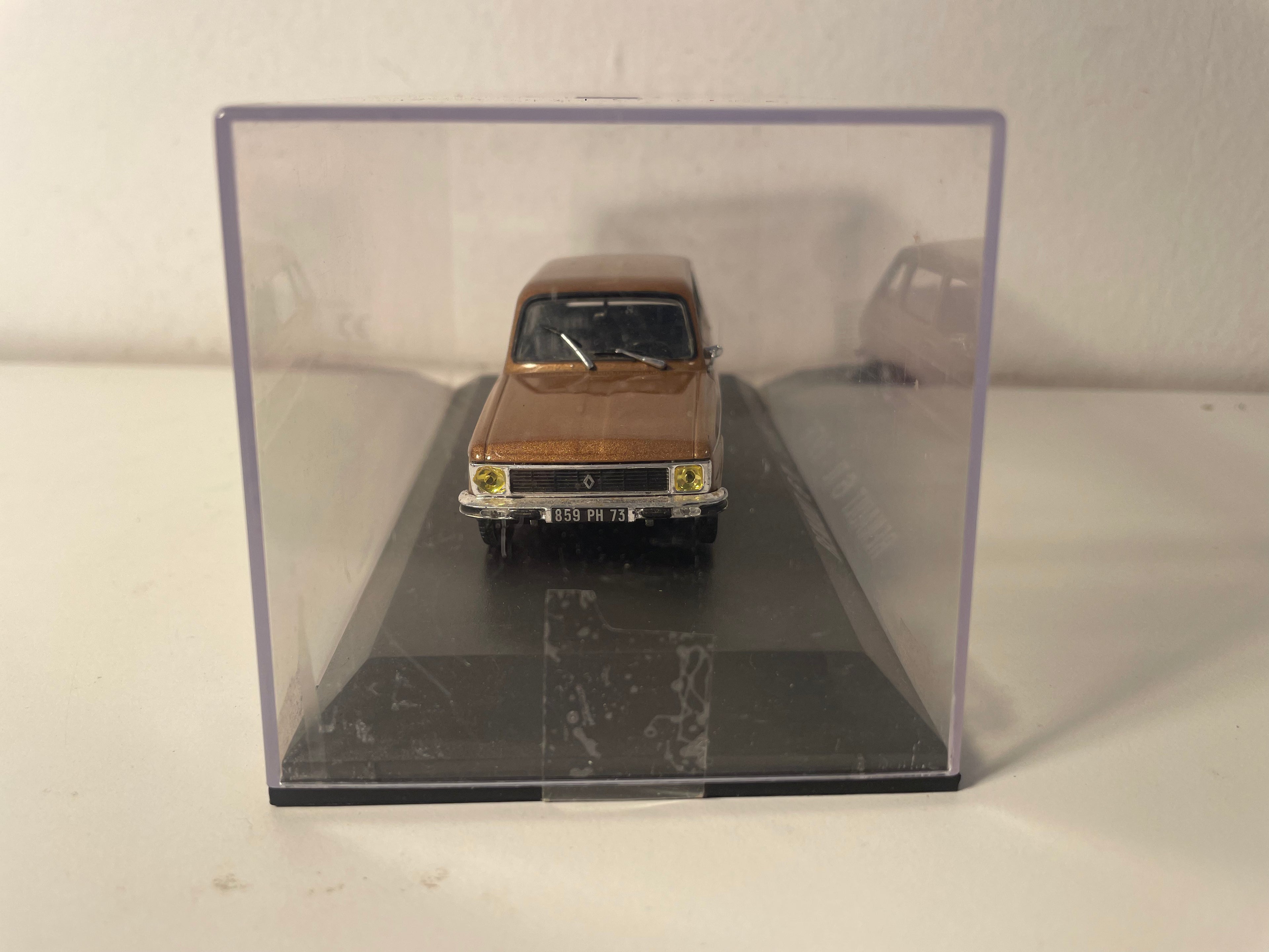 Renault 6 TL marron de 1976
