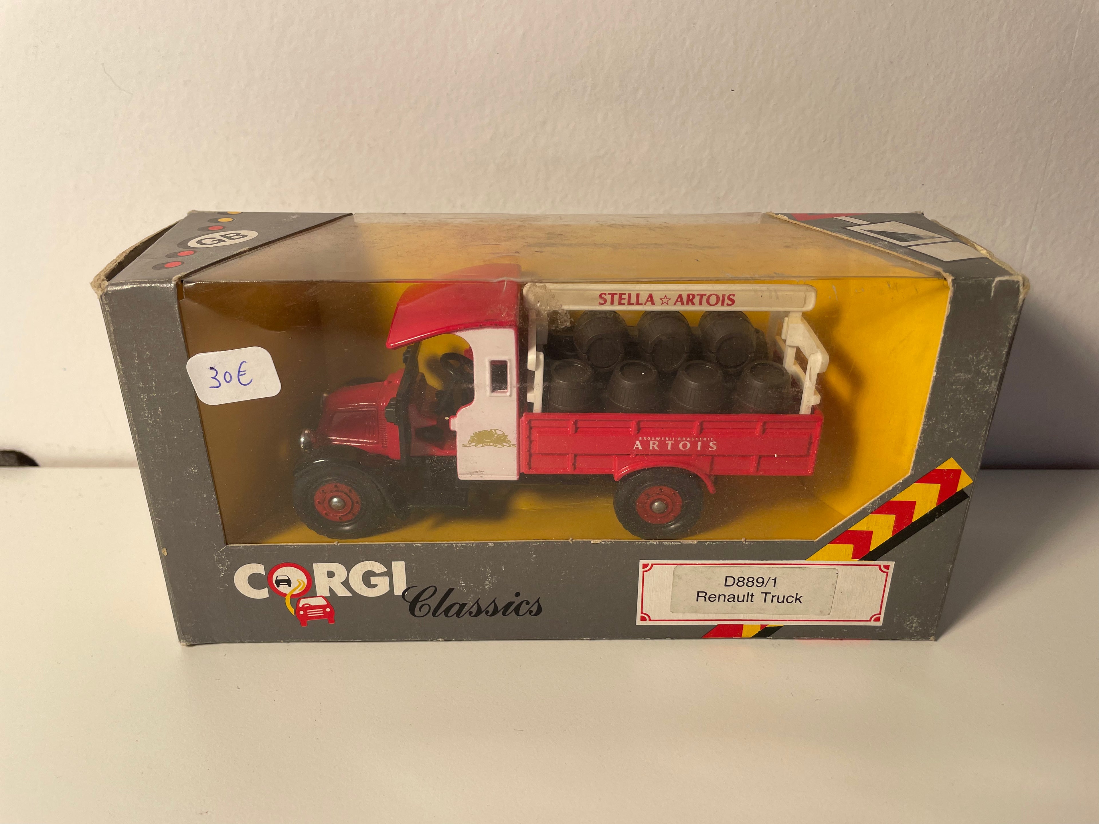 Roter und Weißer Renault Lkw mit STELLA ARTOIS Werbung - CORGI Classics Referenz D889/1