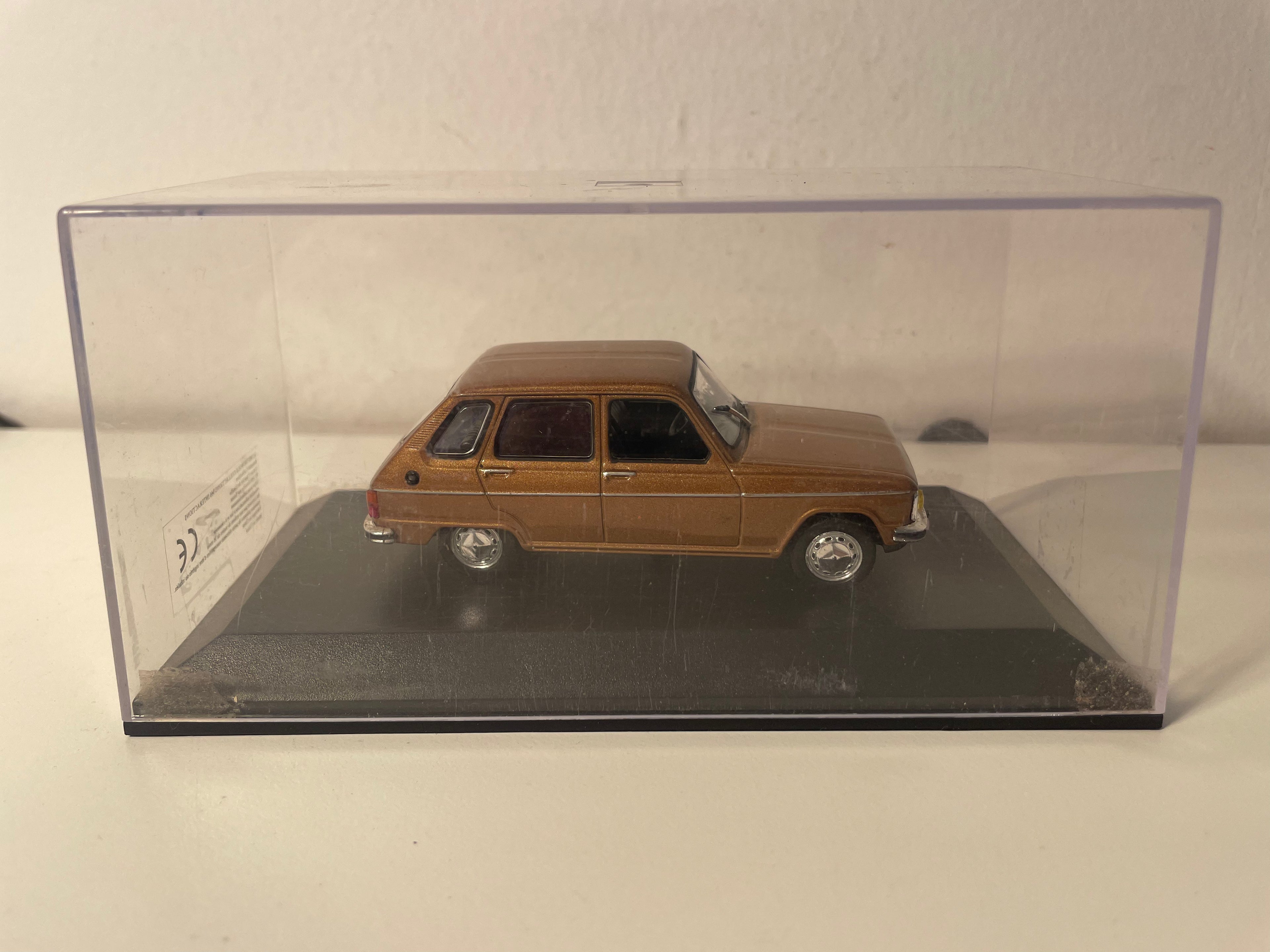 Renault 6 TL marron de 1976