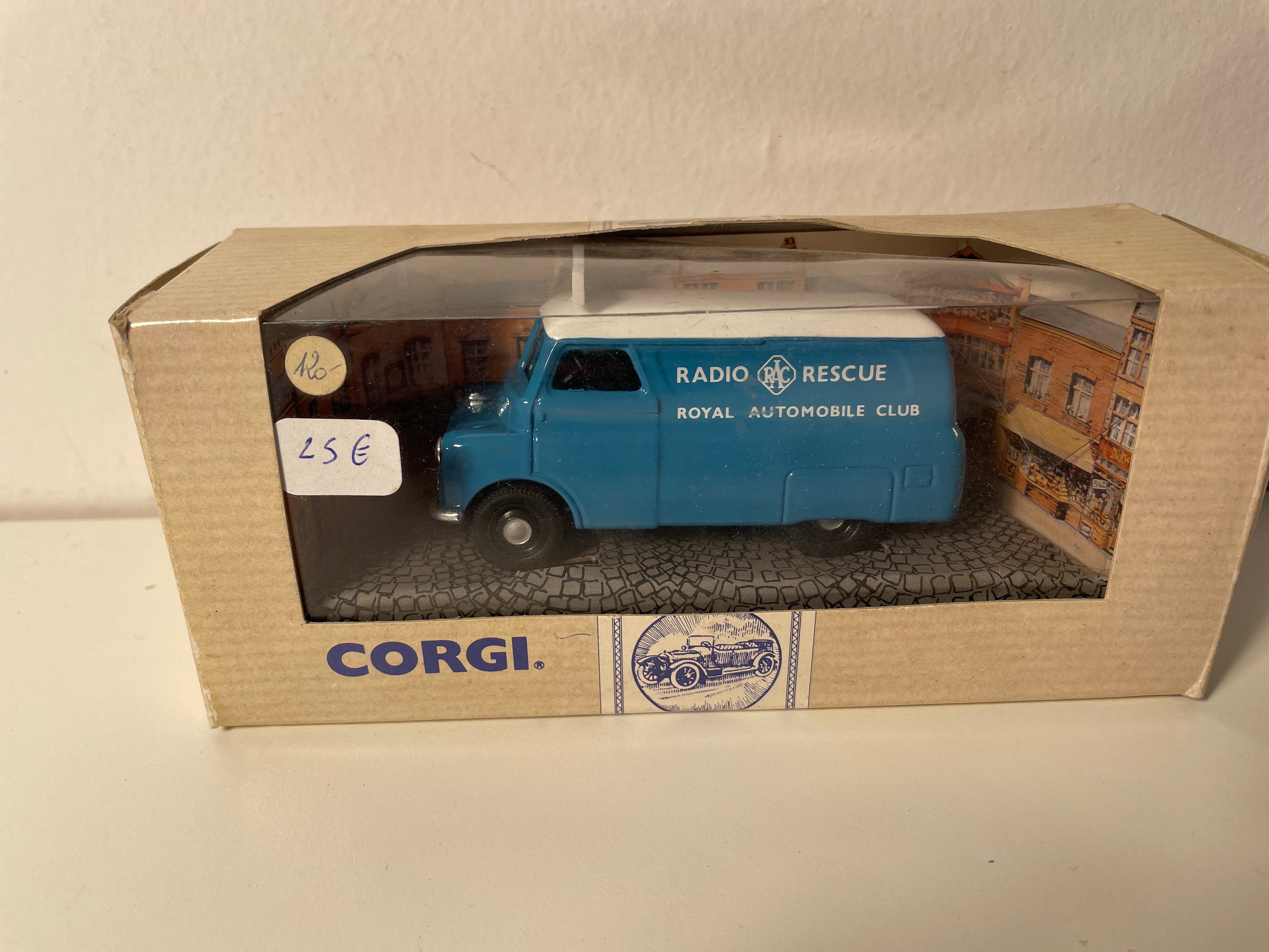 Furgone Morris J Van blu e tetto bianco "Radio Rescue - Royal Automobile Club - CORGI riferimento 96892"