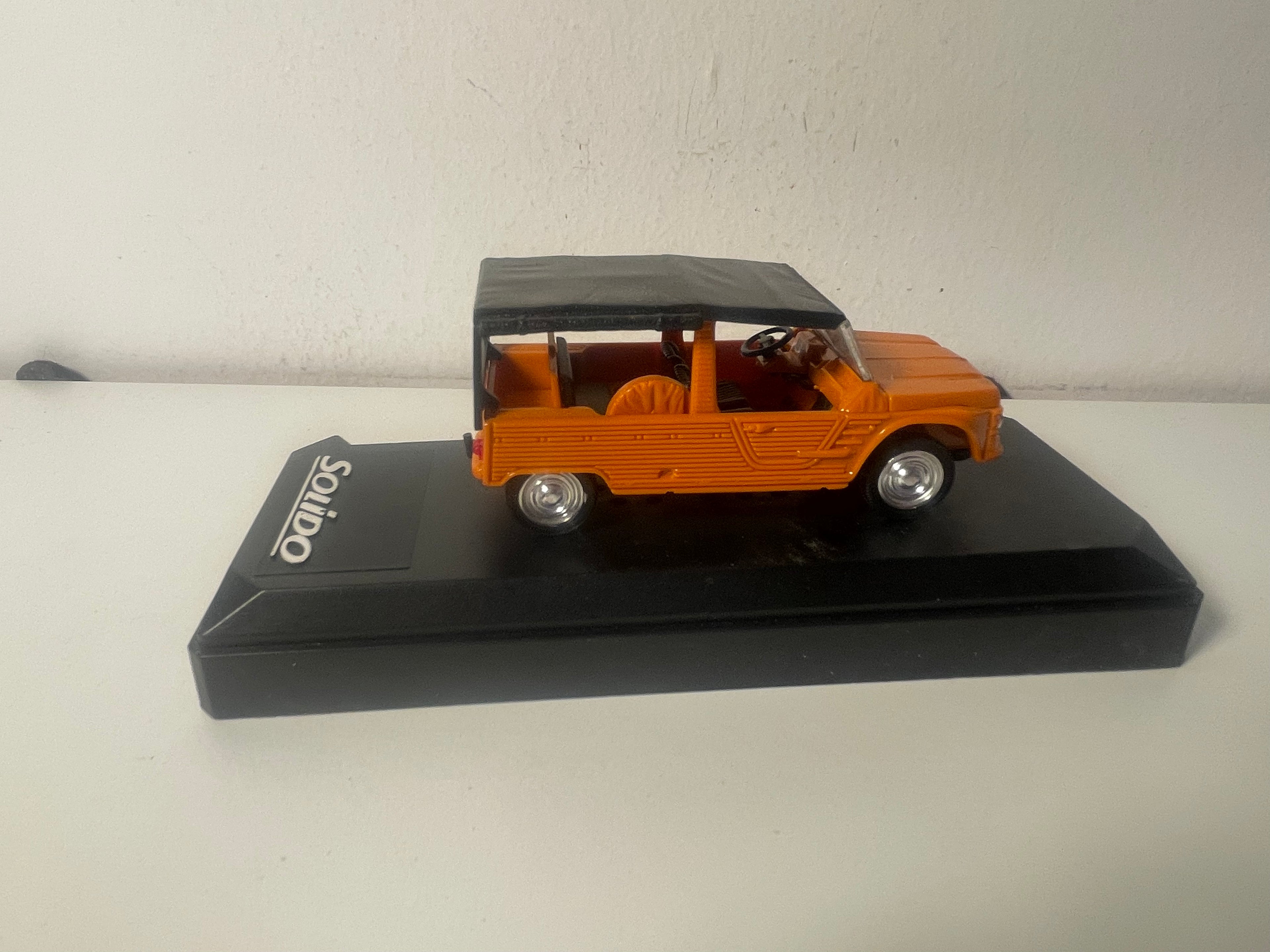 Citroën Méhari arancione (riferimento Solido 1834)