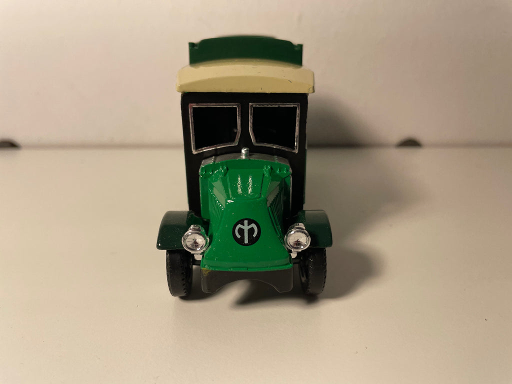 Zielony camion Mack Truck - CORGI referencja C906/1