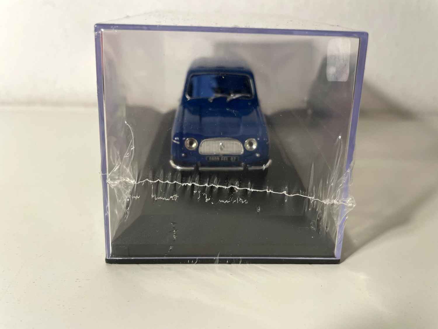 Renault 4L azul oscuro (con caja de cartón)