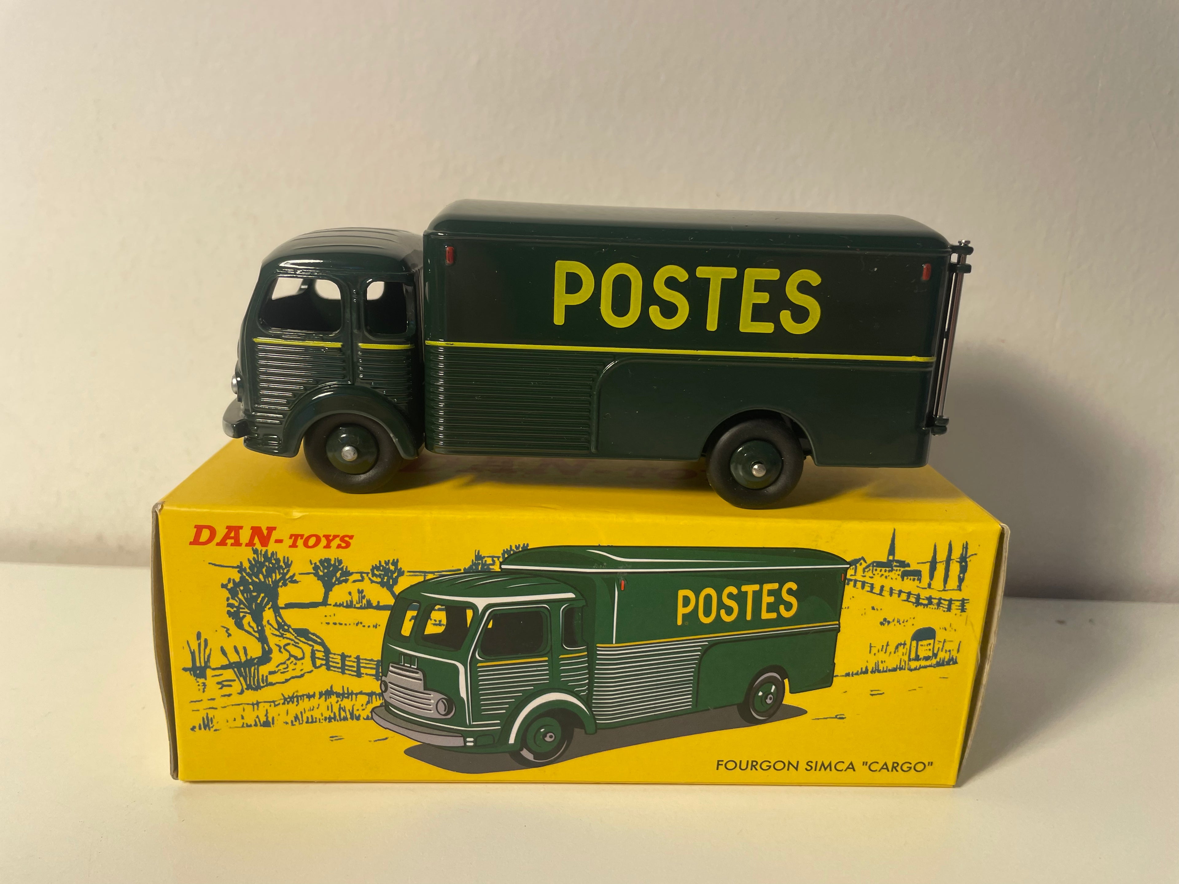 Simca Cargo grüner Postwagen - PTT - DAN-TOYS Nr. DAN-116