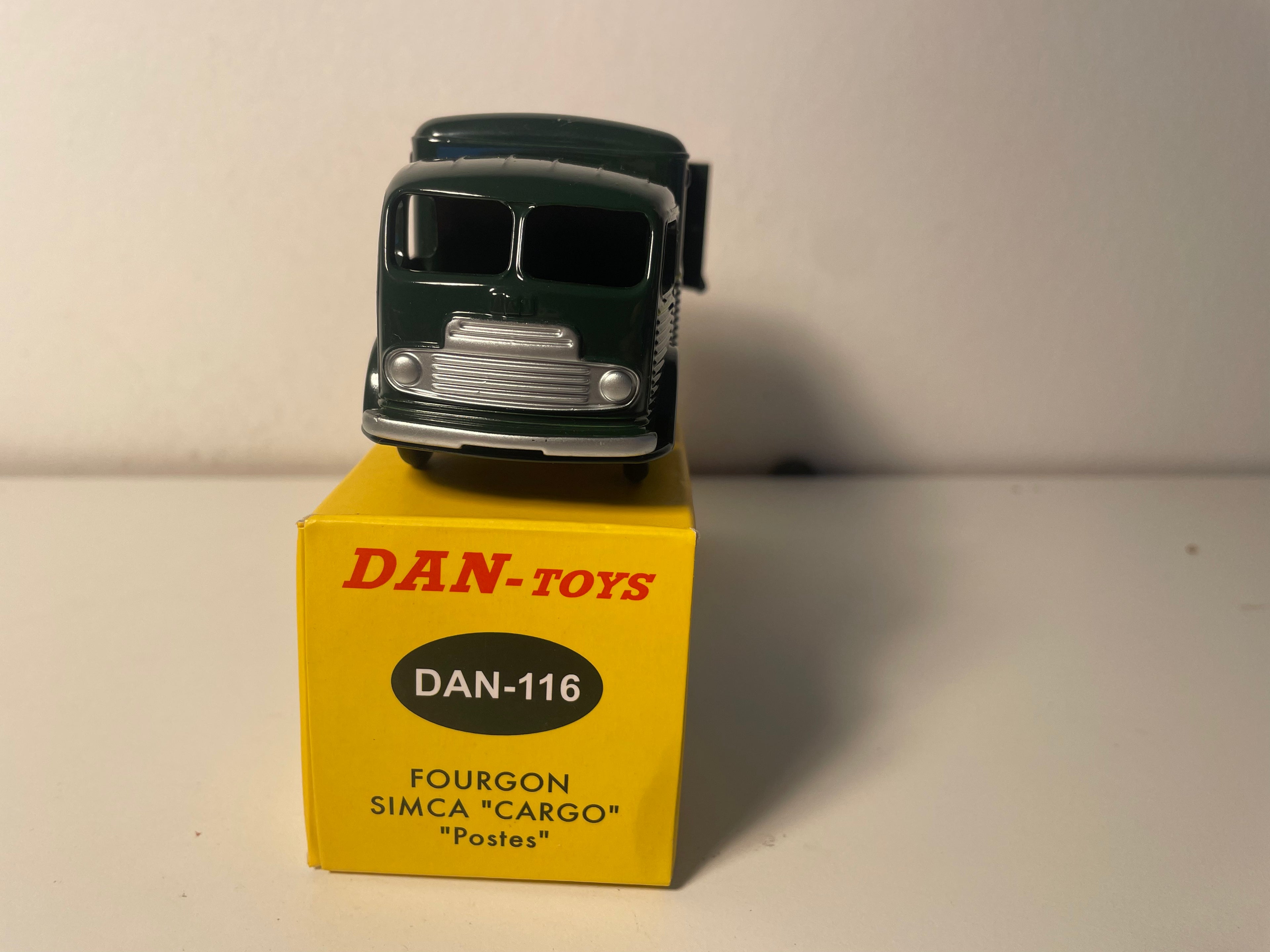 Simca Cargo grüner Postwagen - PTT - DAN-TOYS Nr. DAN-116
