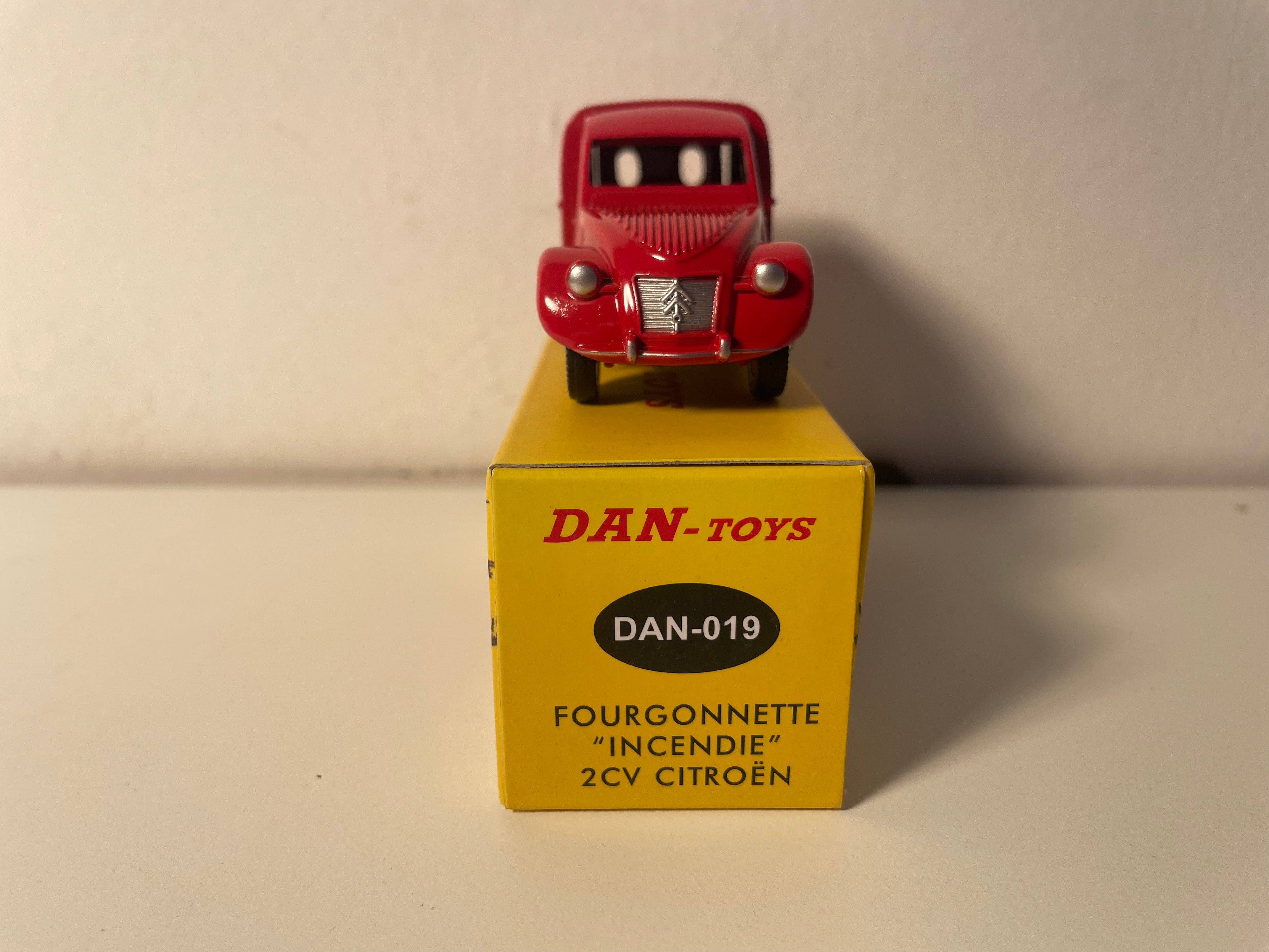 Citroën 2 CV Feuerwehrwagen Rot "EINSATZ" - DAN-TOYS / CIJ
