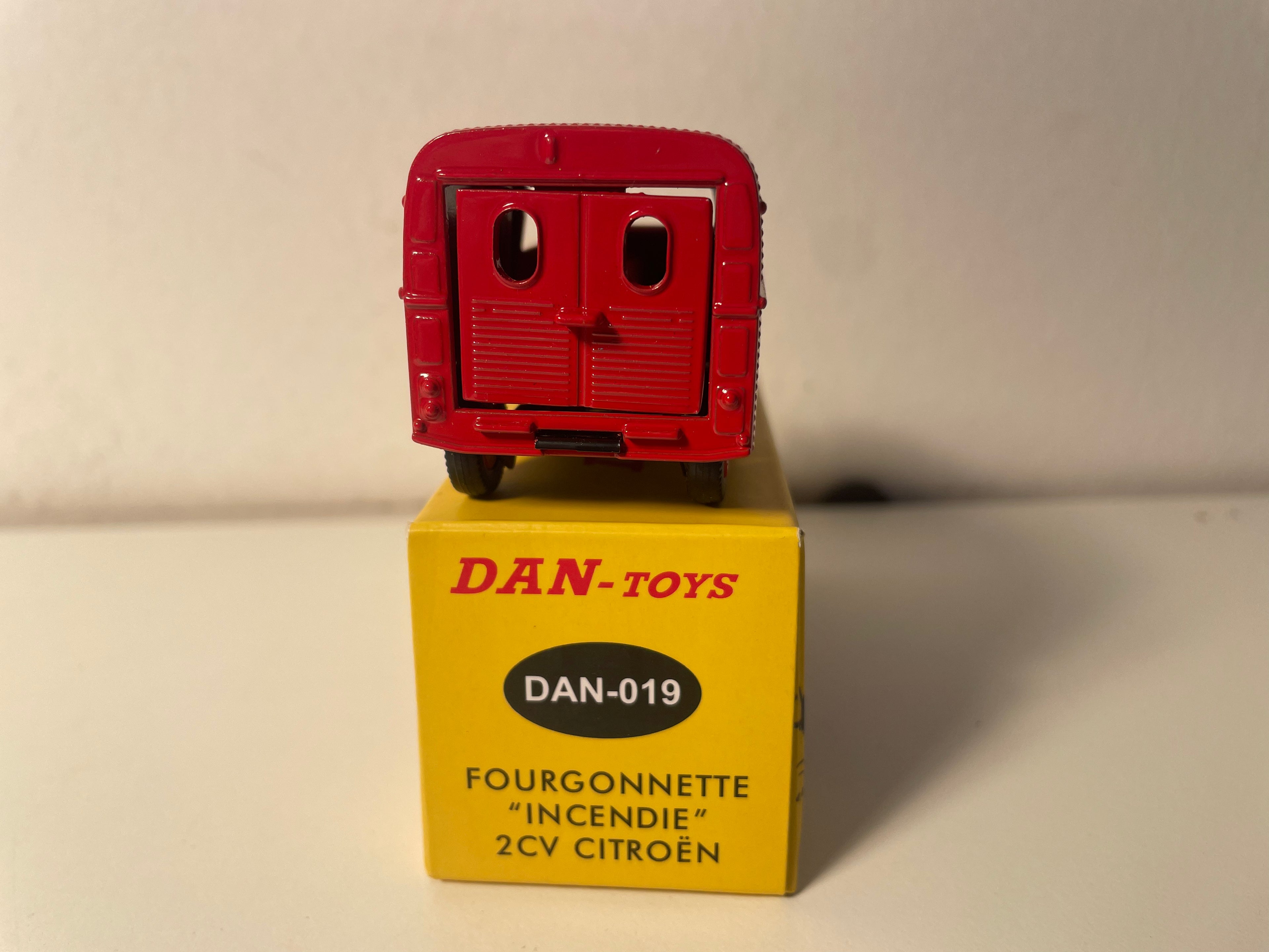 Citroën 2 CV Feuerwehrwagen Rot "EINSATZ" - DAN-TOYS / CIJ