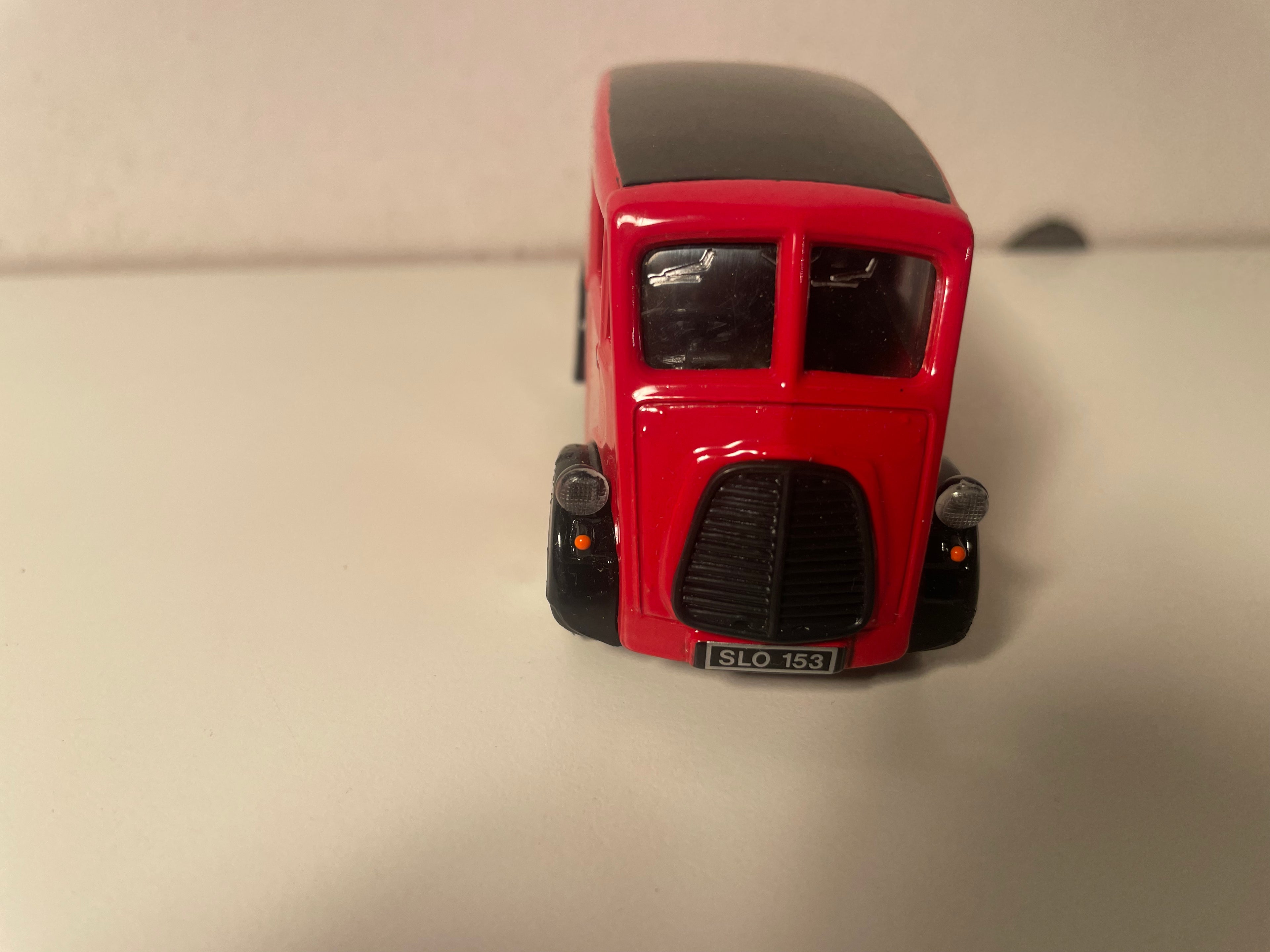 Morris J Van Rot mit ROYAL MAIL Werbung - CORGI Classic Models Referenz D983