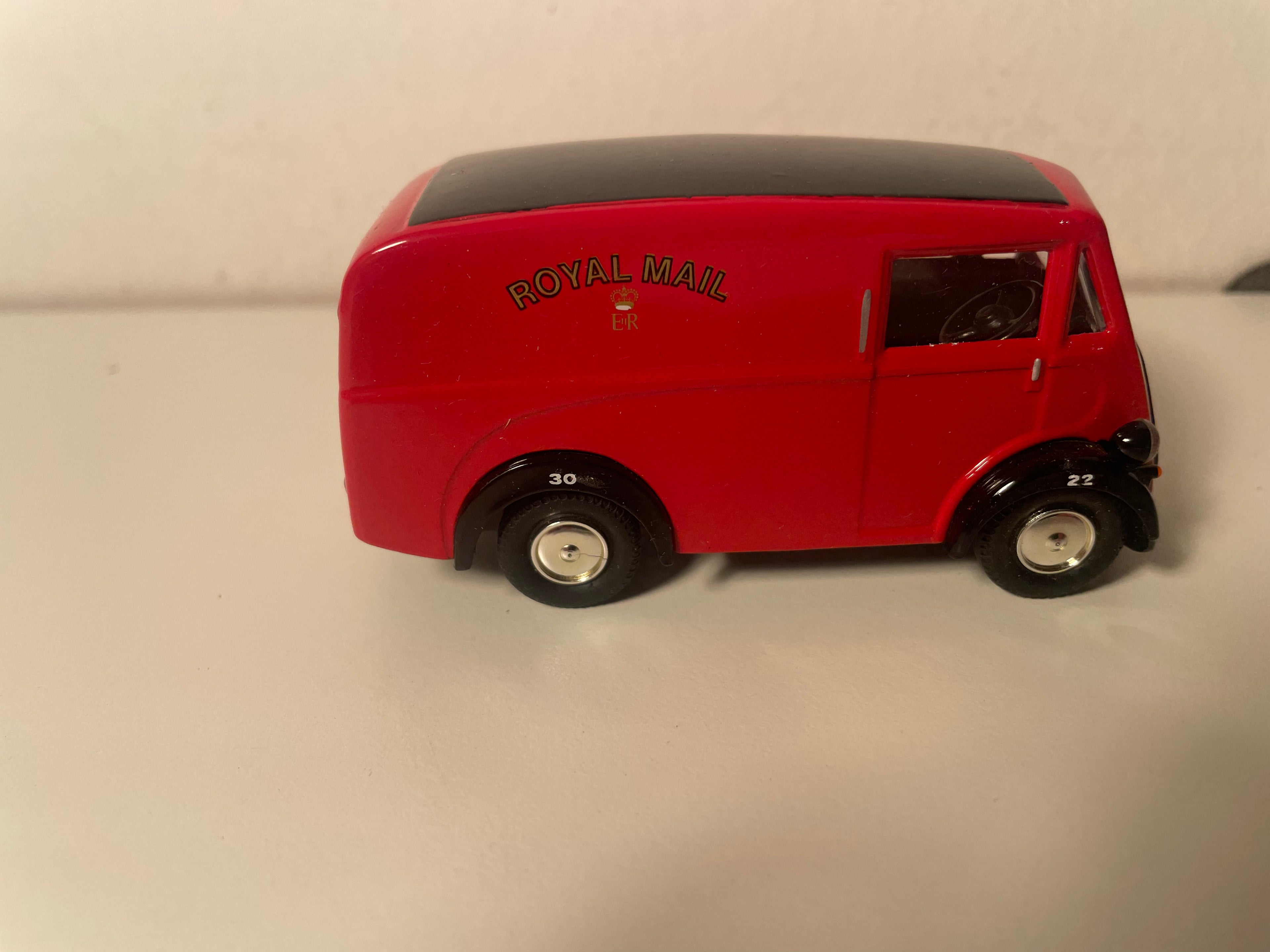 Morris J Van Rot mit ROYAL MAIL Werbung - CORGI Classic Models Referenz D983