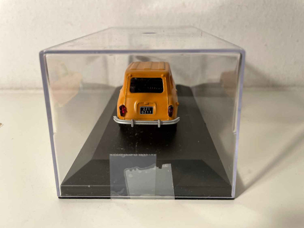 Renault 4L naranja (coche con base)
