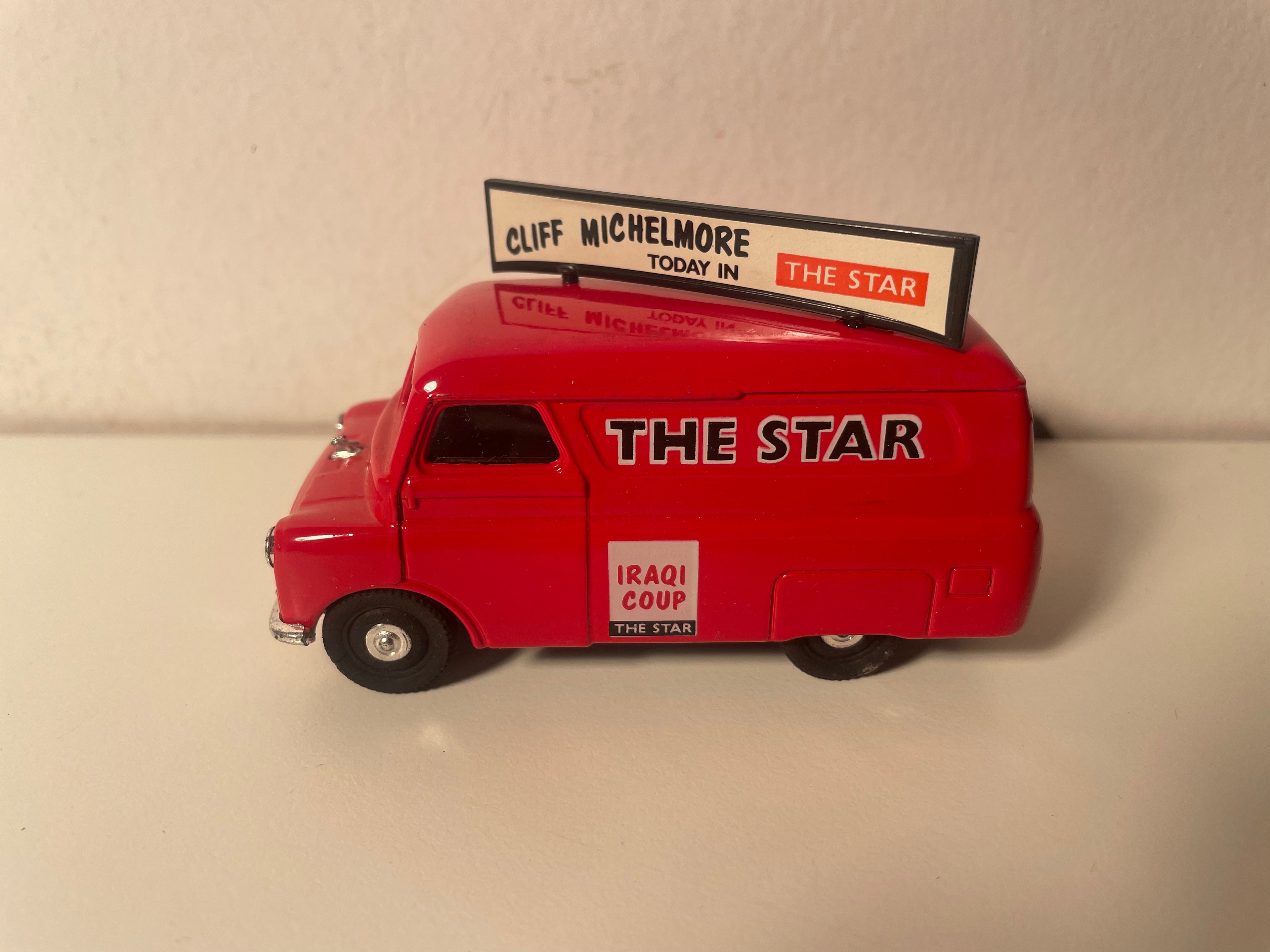 Roter Bedford CA Van mit Werbung FÜR DIE STAR - CORGI Classic Models Referenz D981