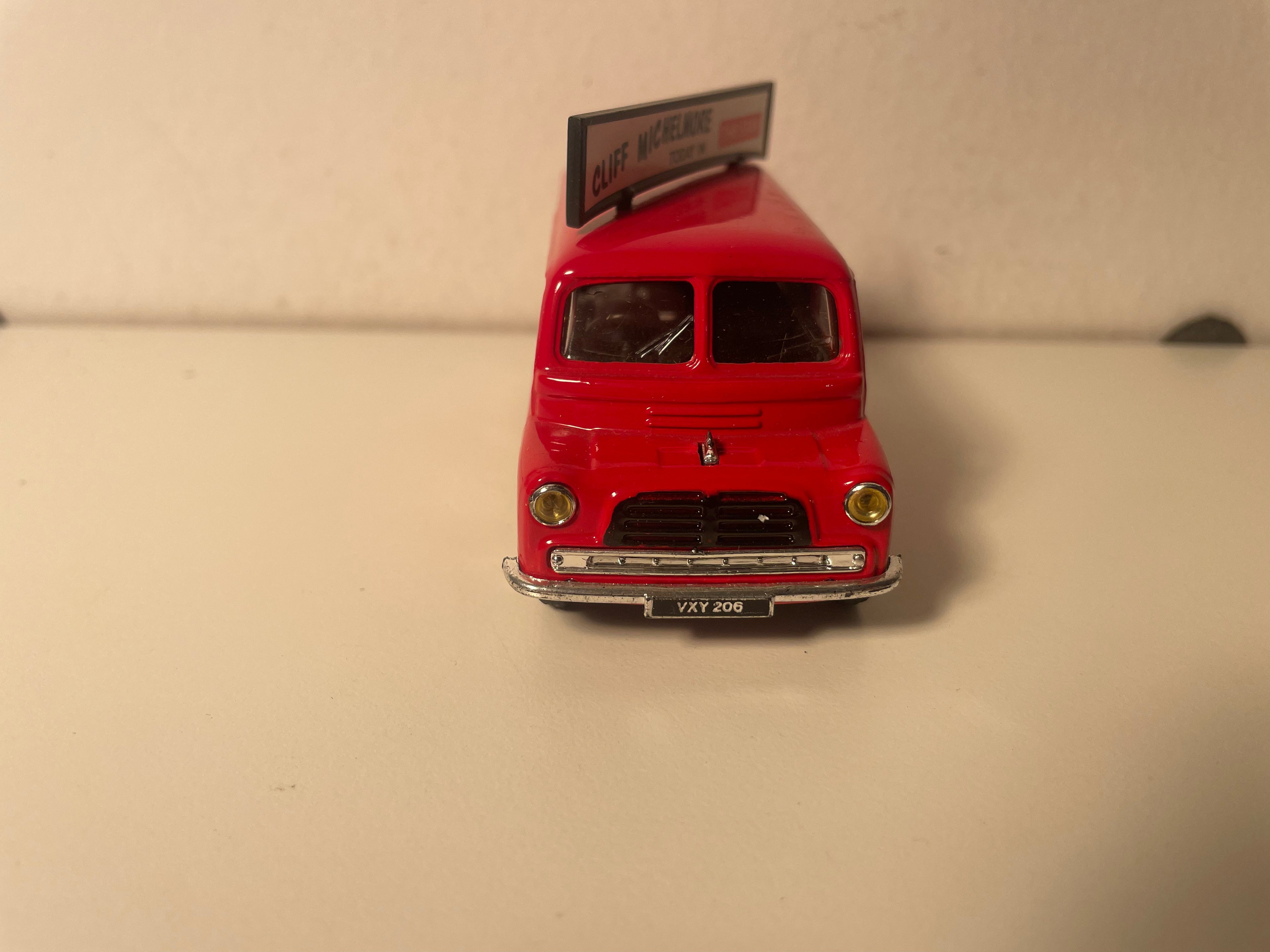 Roter Bedford CA Van mit Werbung FÜR DIE STAR - CORGI Classic Models Referenz D981