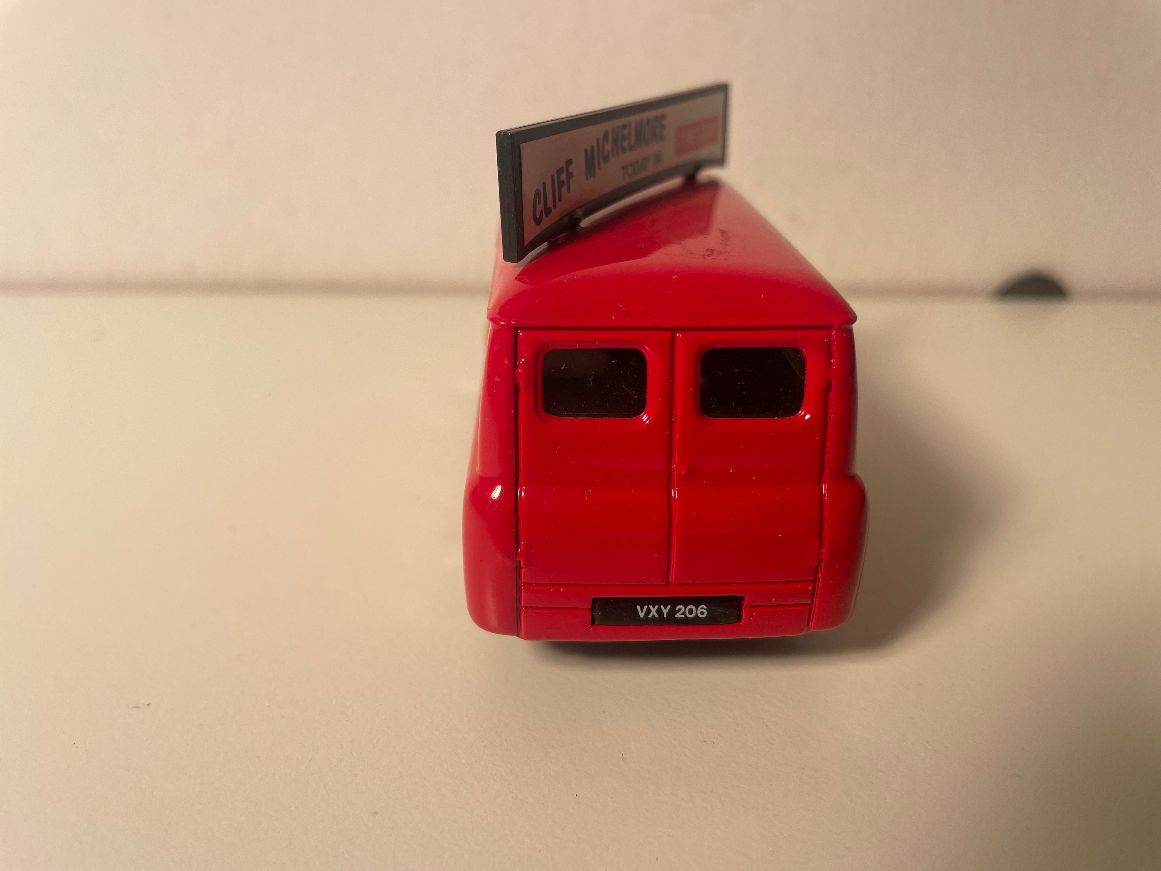 Roter Bedford CA Van mit Werbung FÜR DIE STAR - CORGI Classic Models Referenz D981