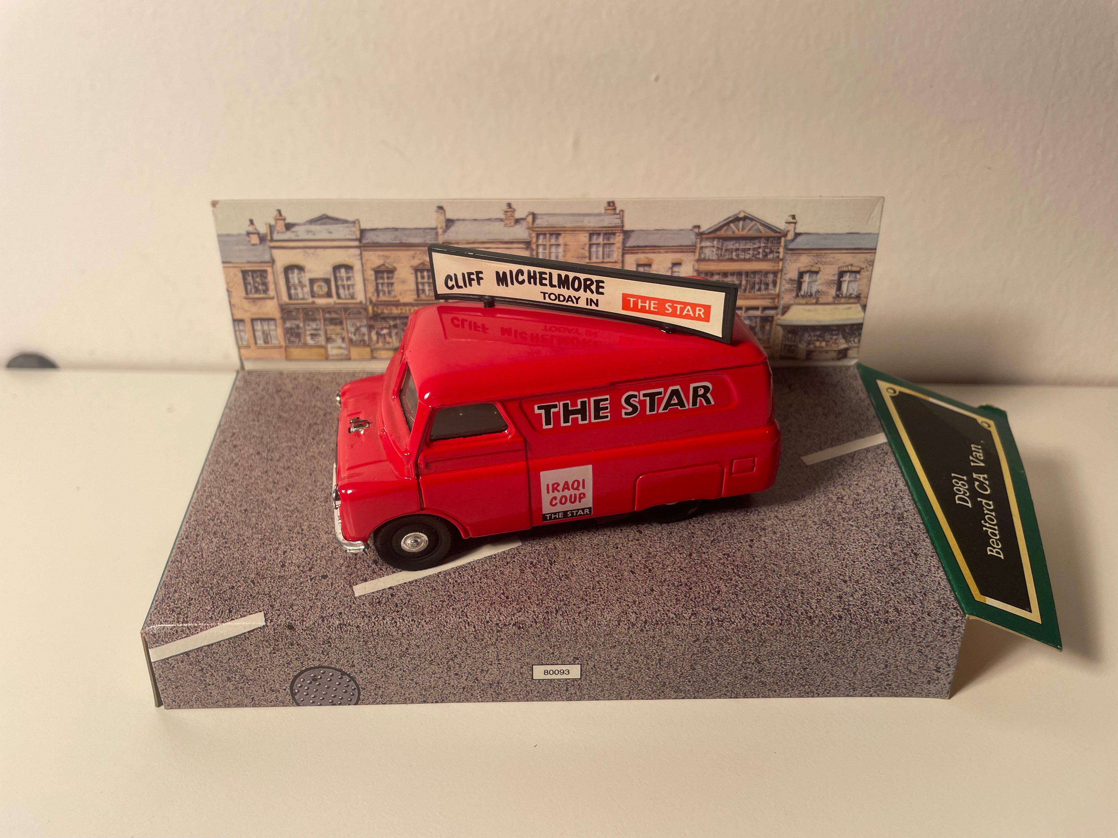 Roter Bedford CA Van mit Werbung FÜR DIE STAR - CORGI Classic Models Referenz D981