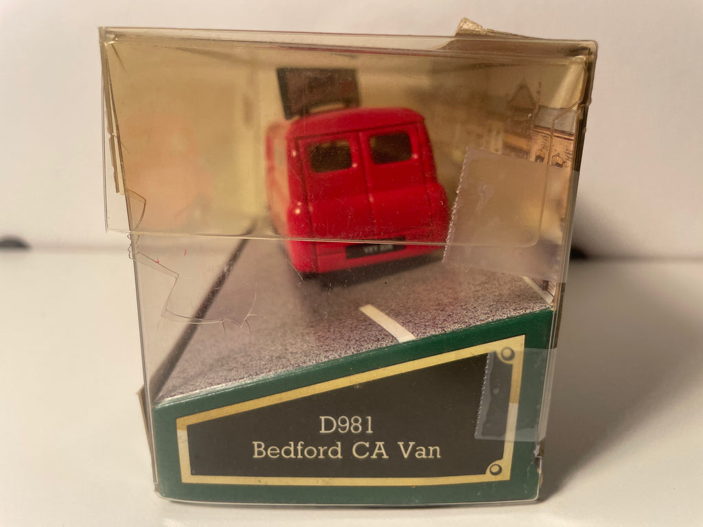 Camioneta Bedford CA vermelha com publicidade THE STAR - CORGI Classic Models referência D981