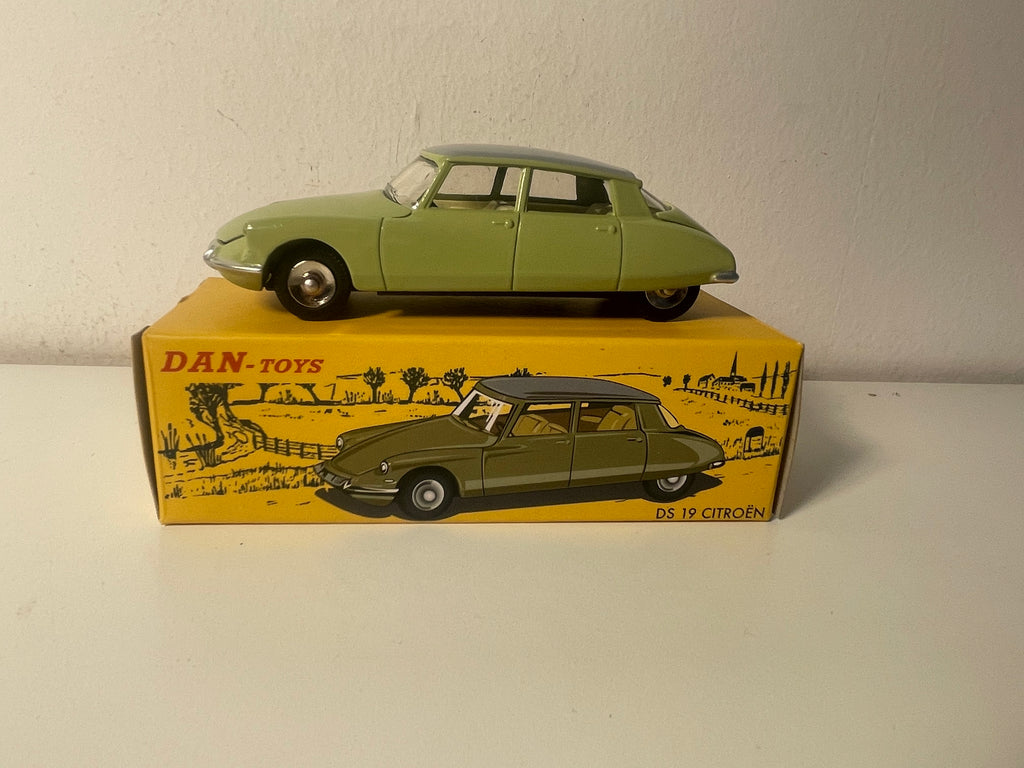 Citroën DS 19 limoen groen en grijs dak - DAN-TOYS referentie DAN-082 (Editions Atlas)