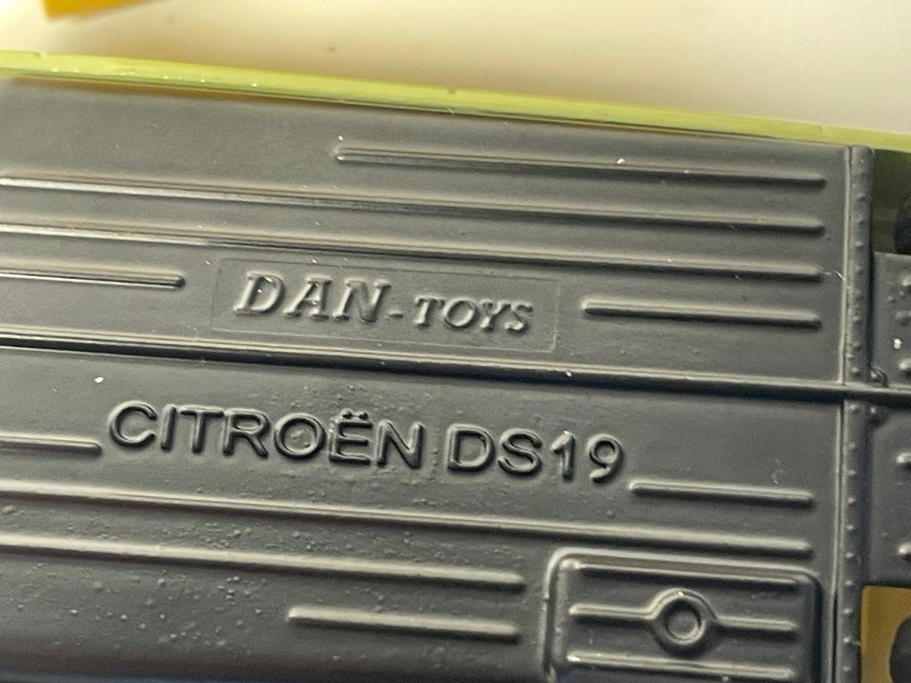 Citroën DS 19 limoen groen en grijs dak - DAN-TOYS referentie DAN-082 (Editions Atlas)