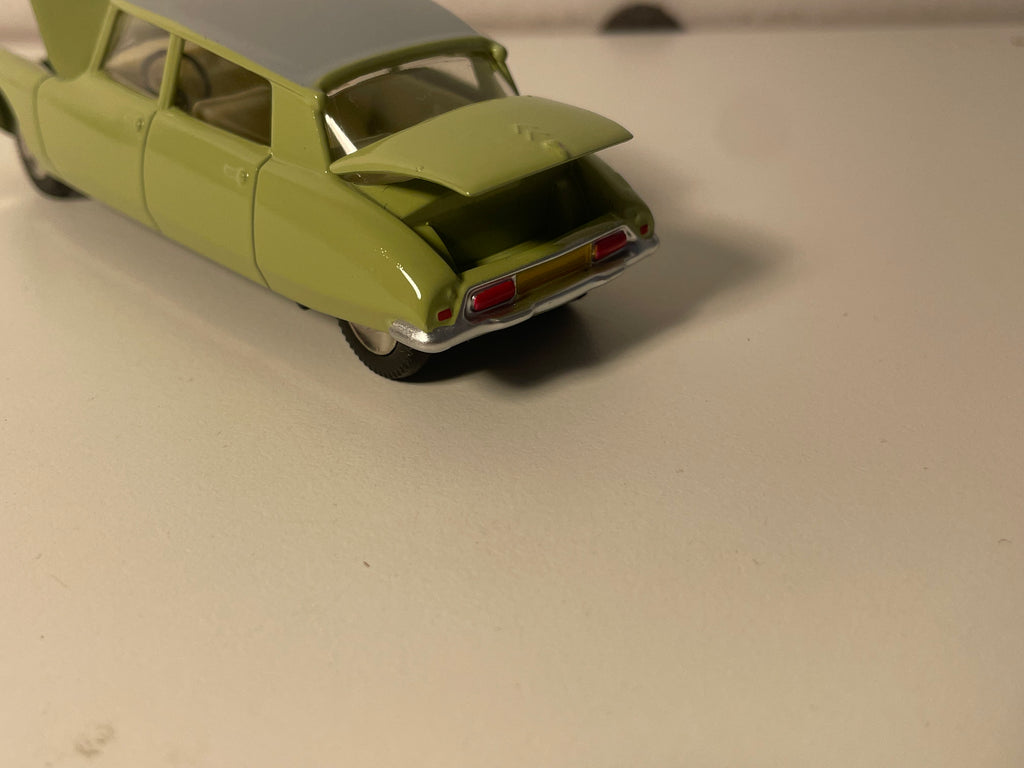 Citroën DS 19 limoen groen en grijs dak - DAN-TOYS referentie DAN-082 (Editions Atlas)