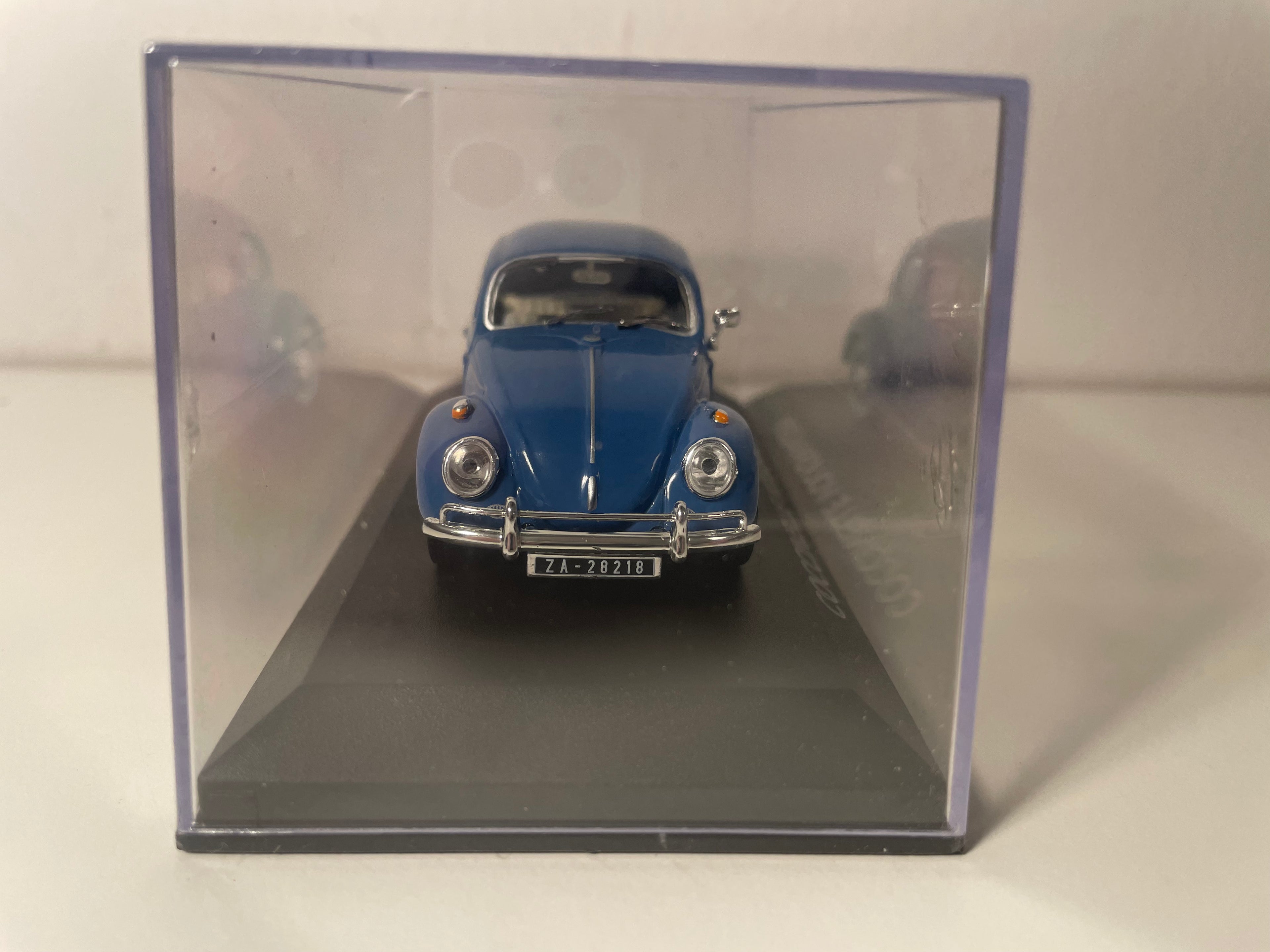 Blaue Volkswagen Käfer