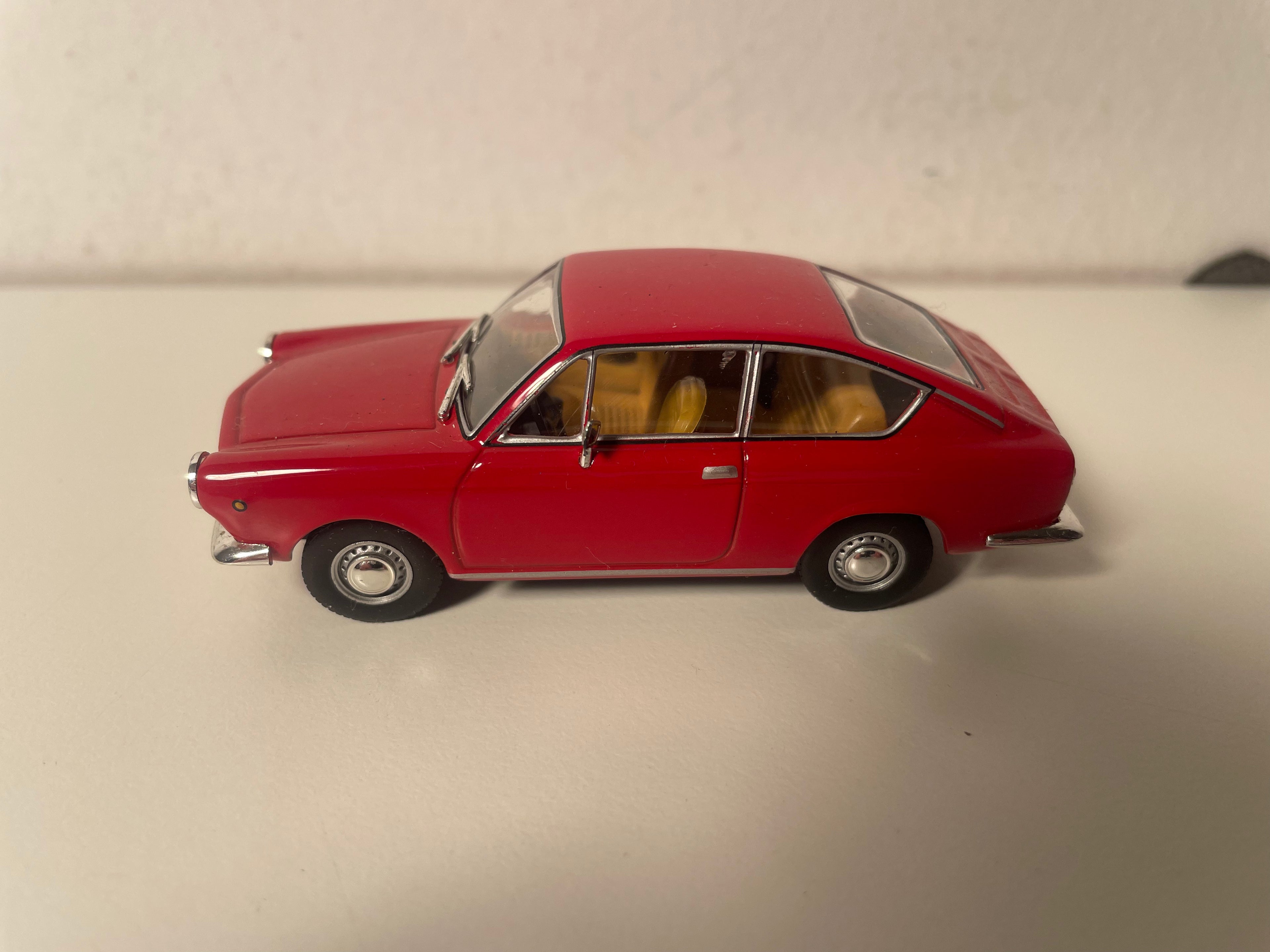 Seat 850 Coupé Rot von 1967 - BRUMM