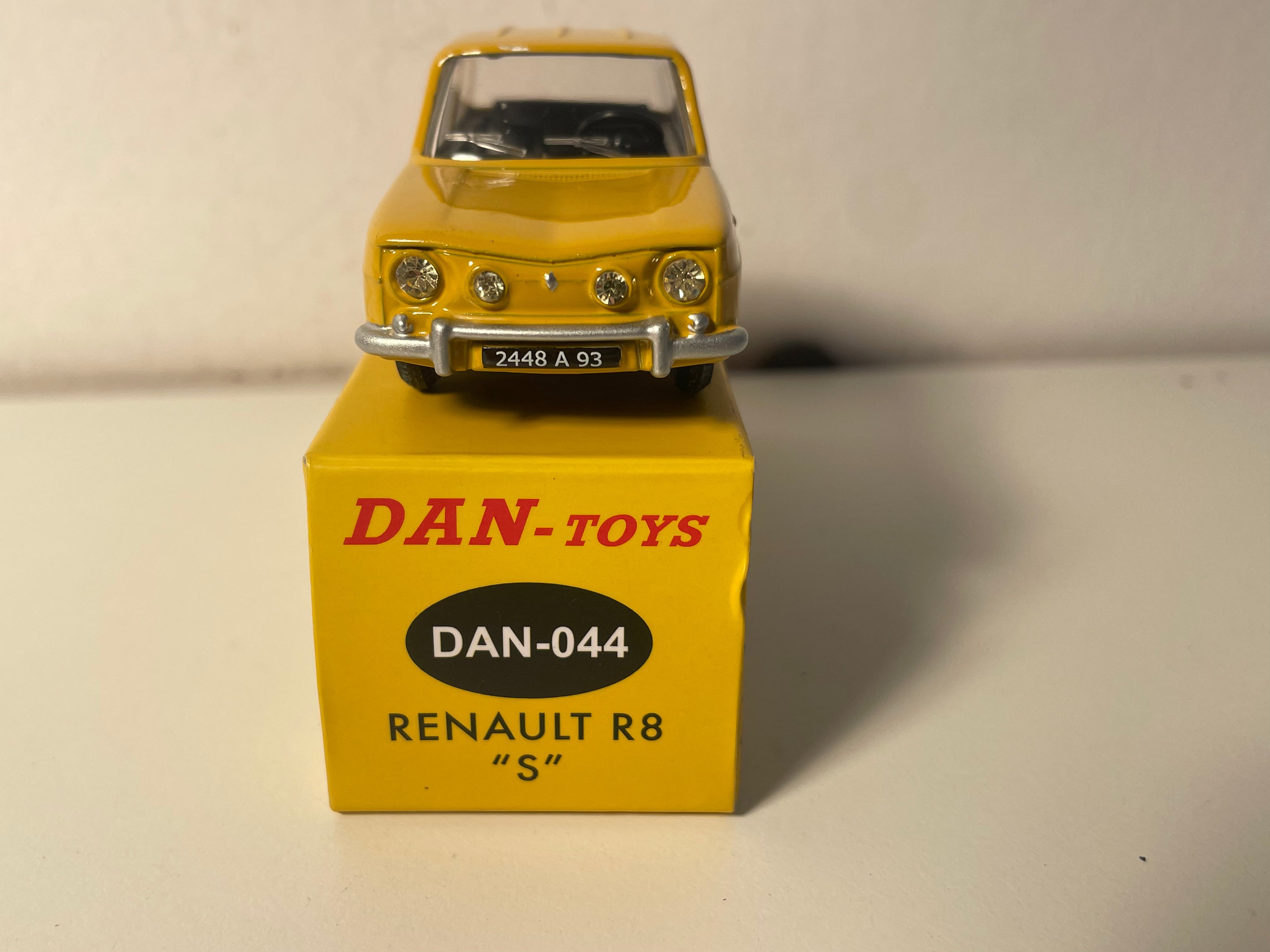 Renault 8S gelb-orange - DAN-TOYS Referenz DAN-044 (Atlas Editionen)