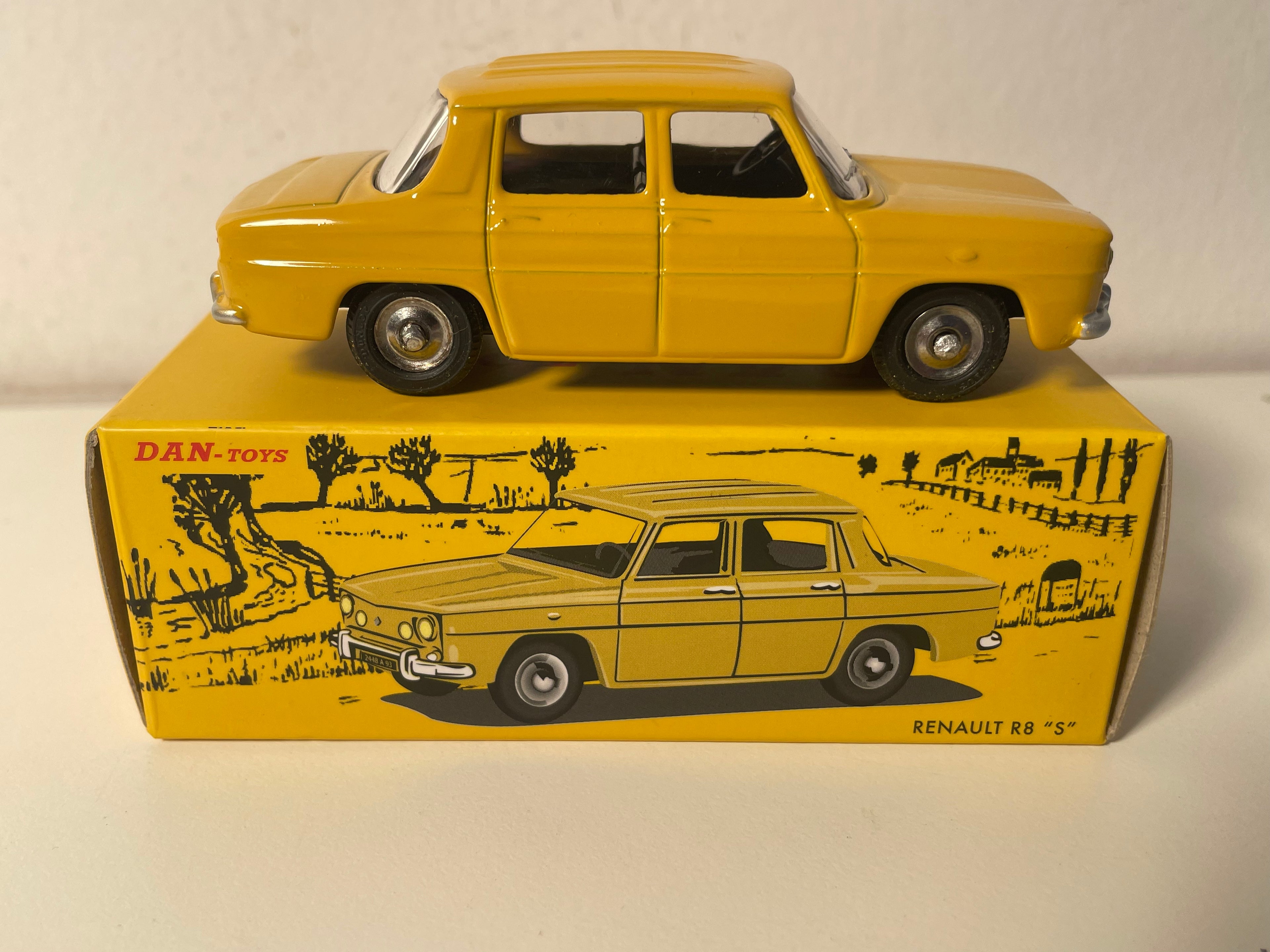 Renault 8S gelb-orange - DAN-TOYS Referenz DAN-044 (Atlas Editionen)