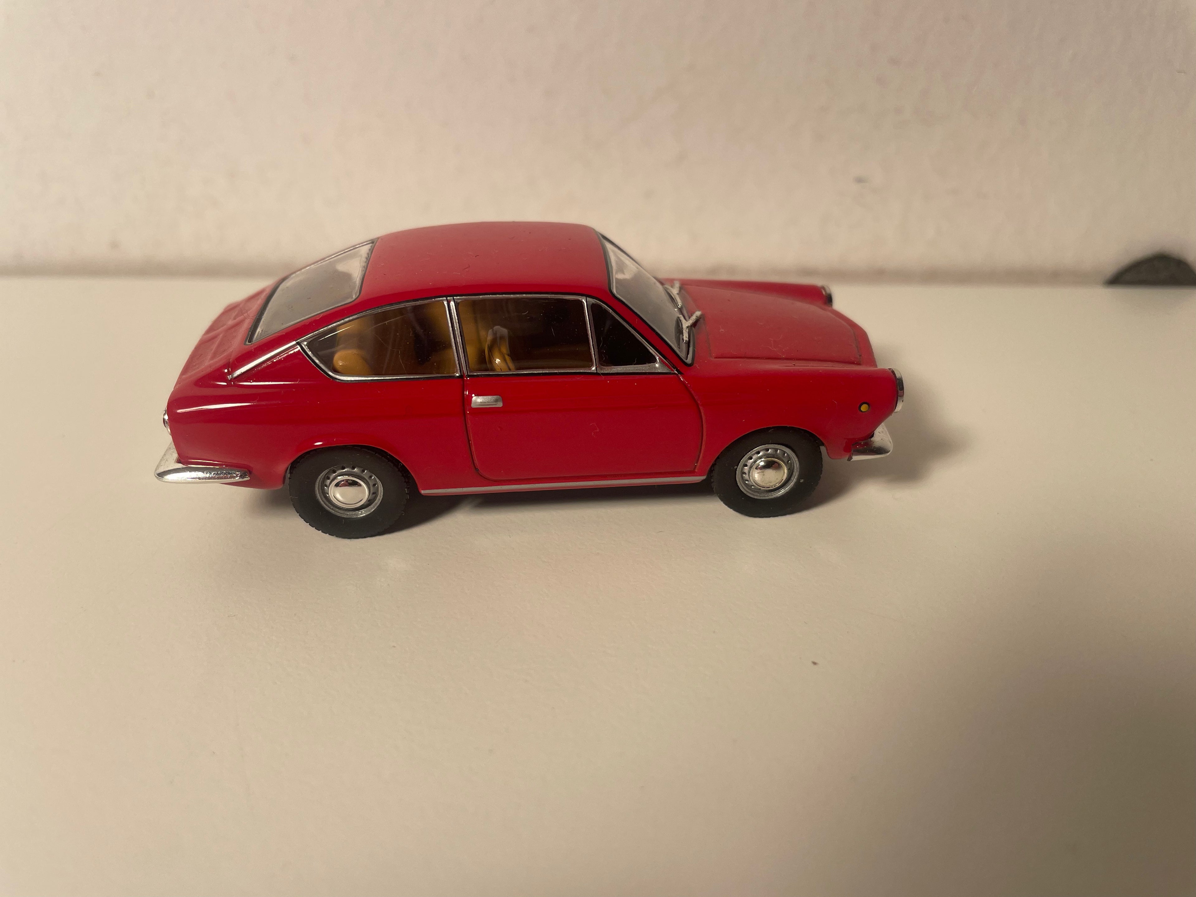 Seat 850 Coupé Rot von 1967 - BRUMM