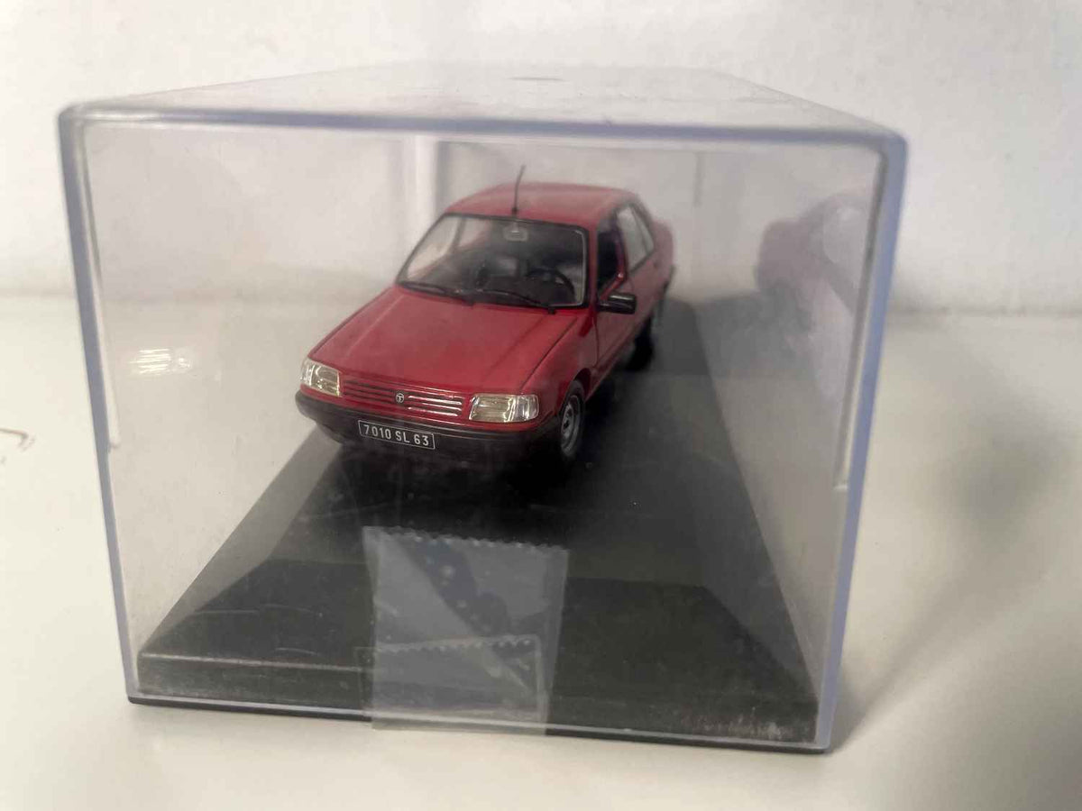 Simca Talbot Arizona rouge (boite plexi)