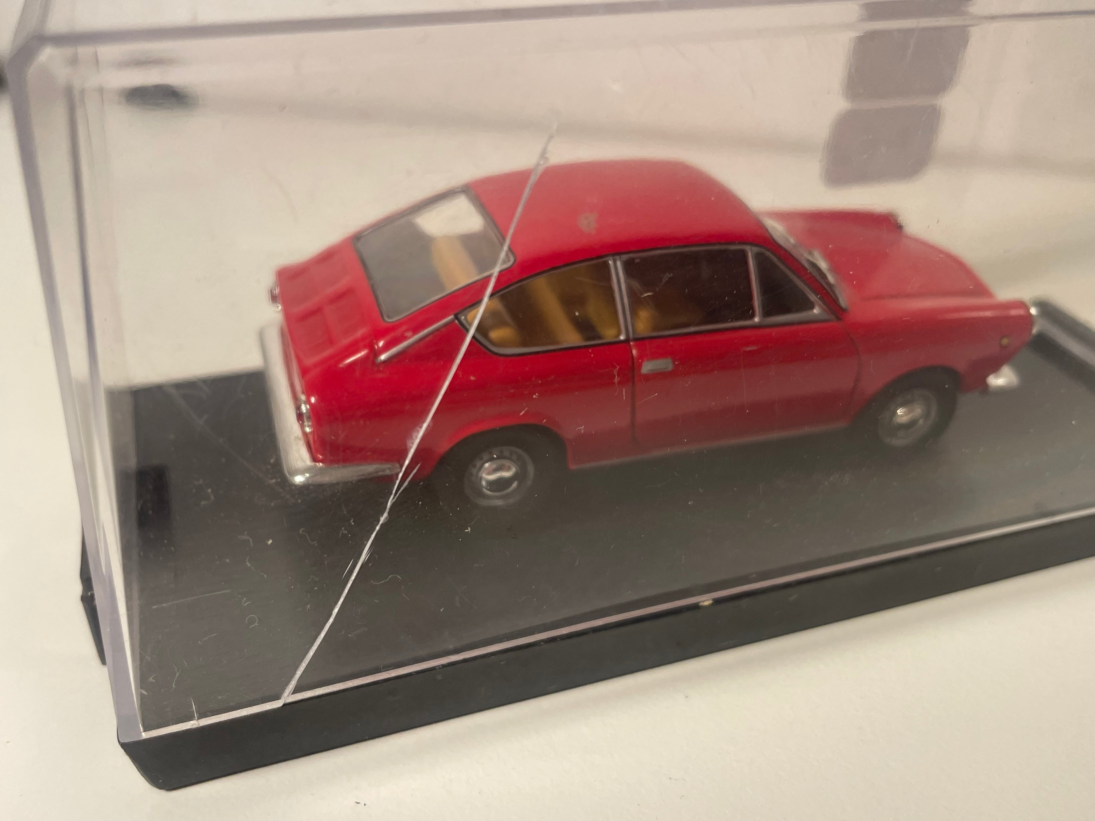 Seat 850 coupé rouge de 1967 - BRUMM