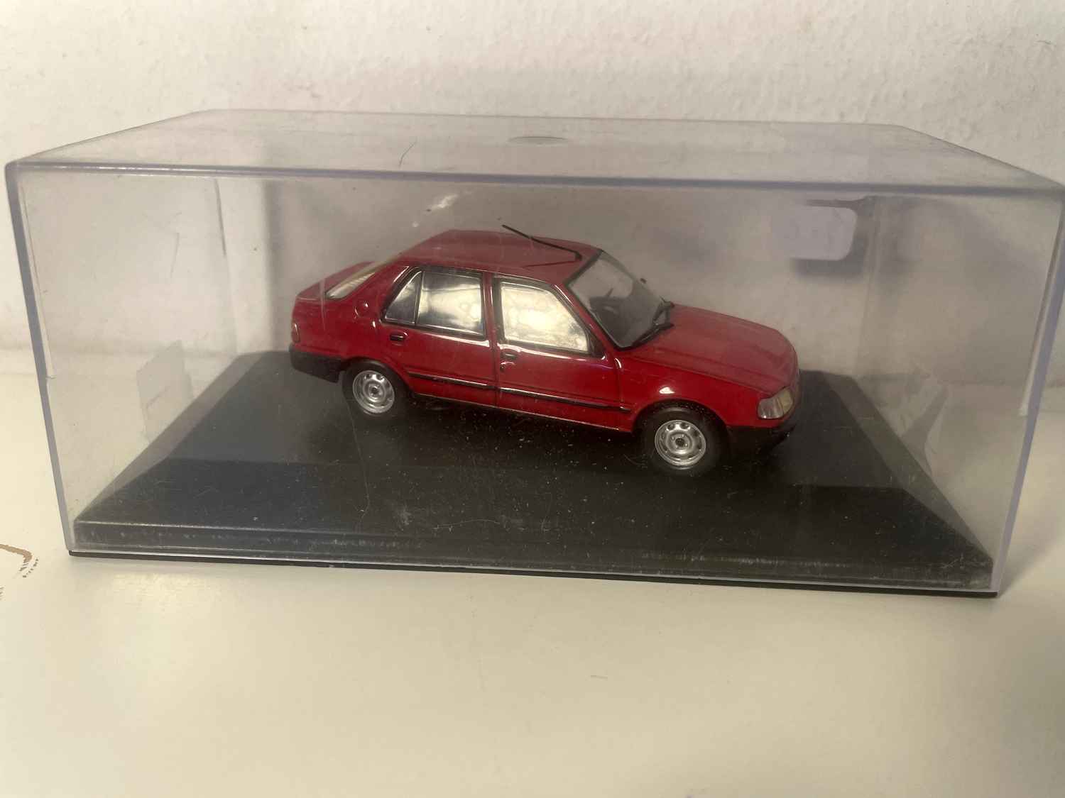 Simca Talbot Arizona rouge (boite plexi)