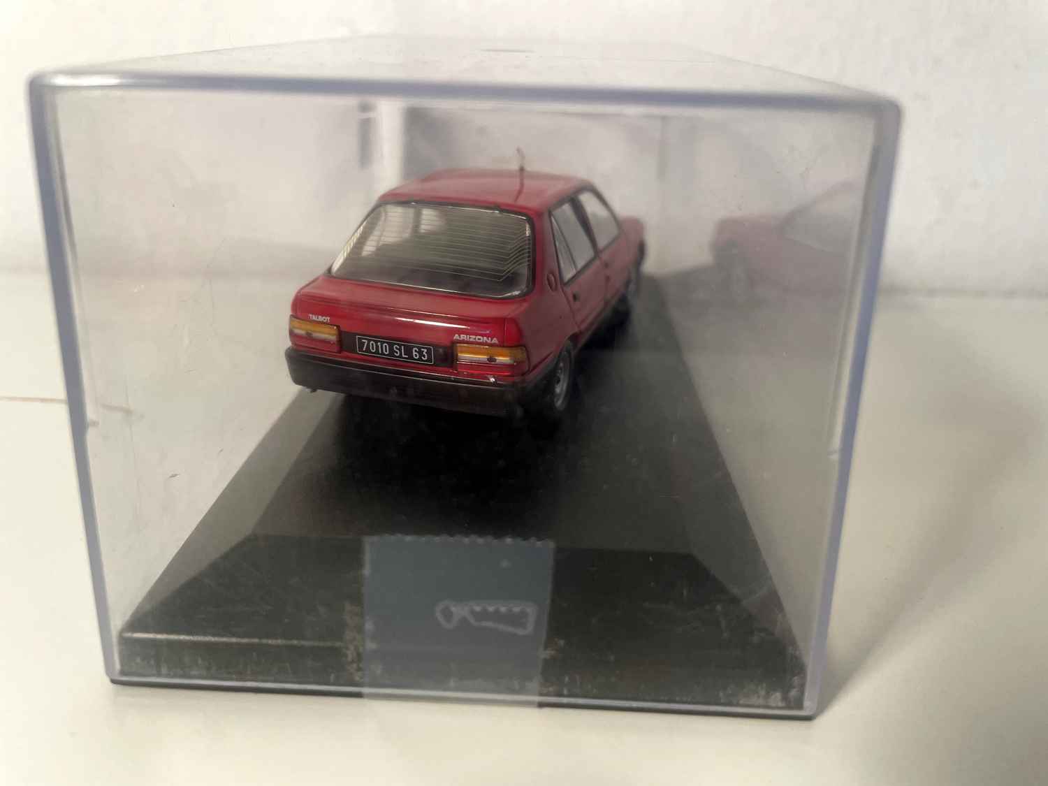 Simca Talbot Arizona rouge (boite plexi)