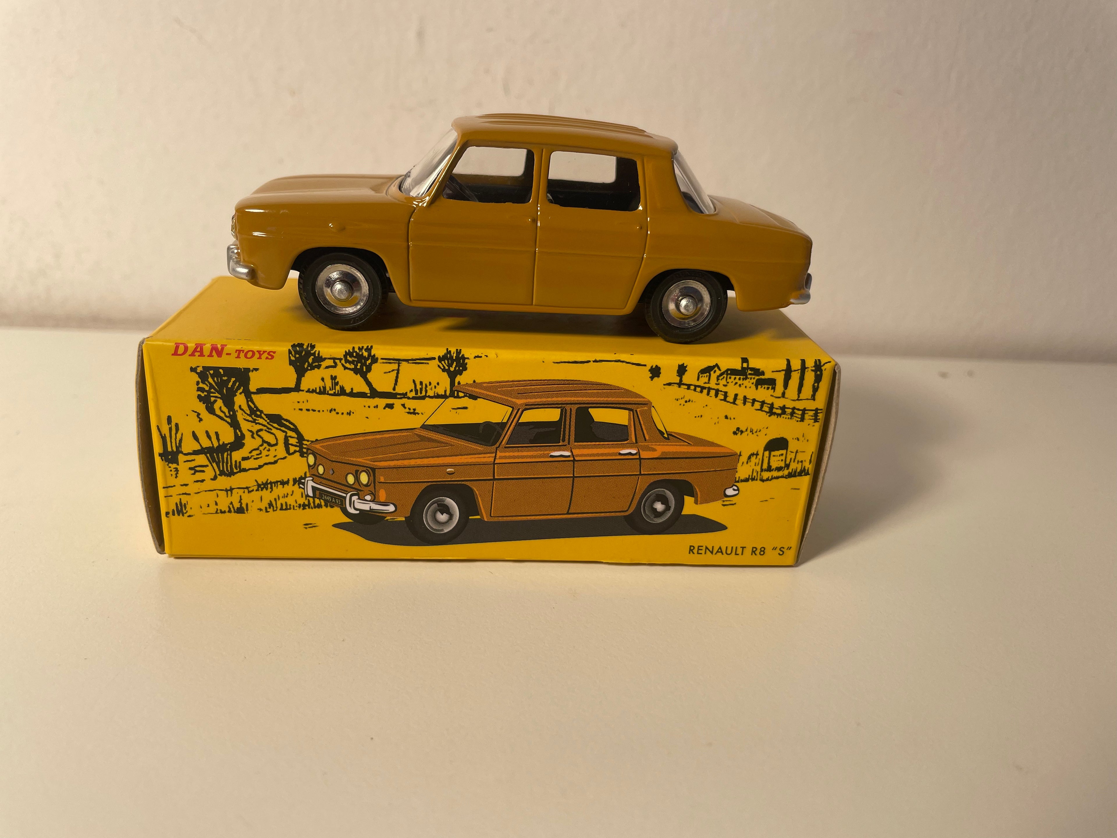 Renault 8S braun DAN-TOYS Referenz DAN-045 (Editions Atlas)
