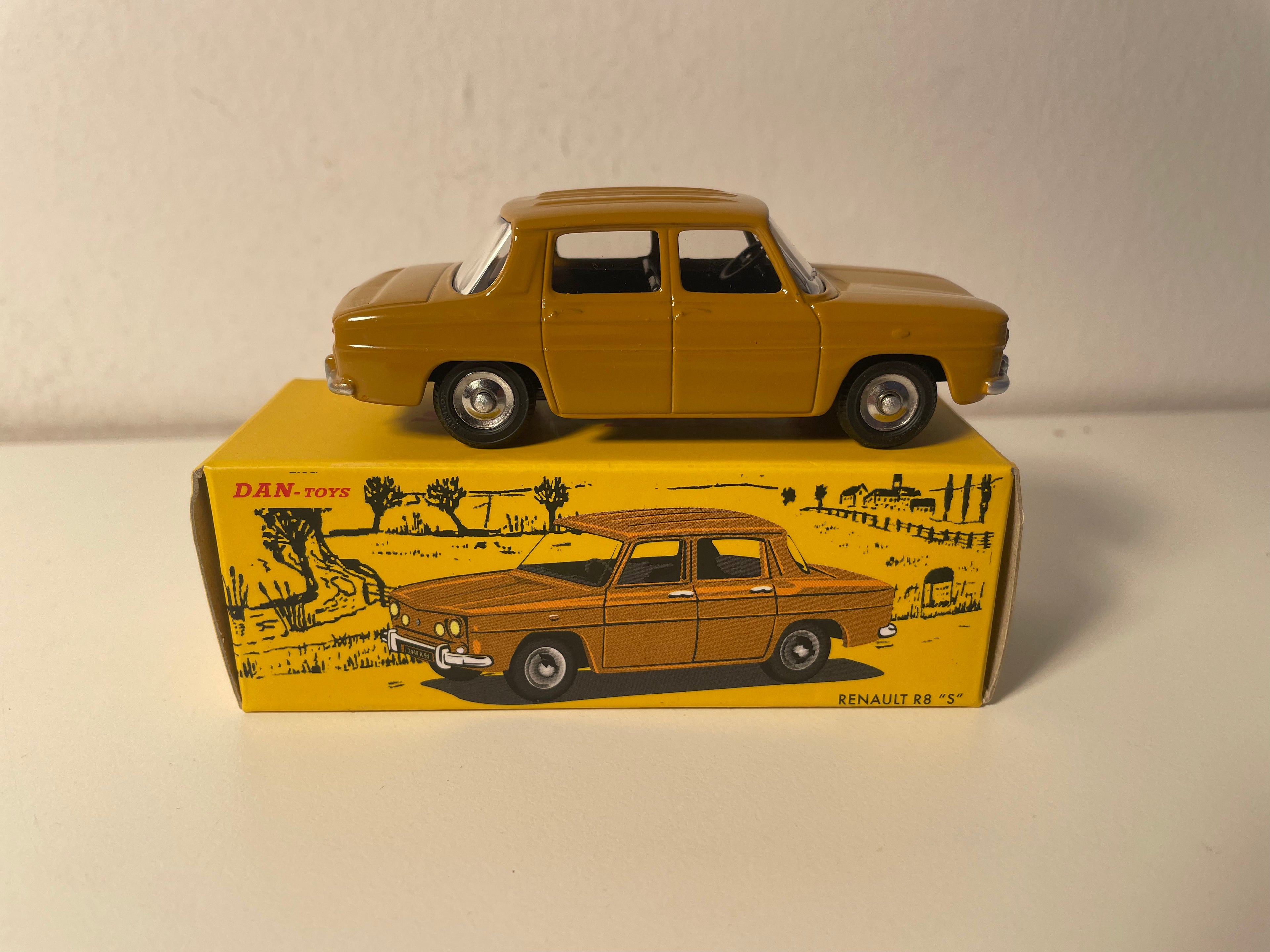 Renault 8S braun DAN-TOYS Referenz DAN-045 (Editions Atlas)