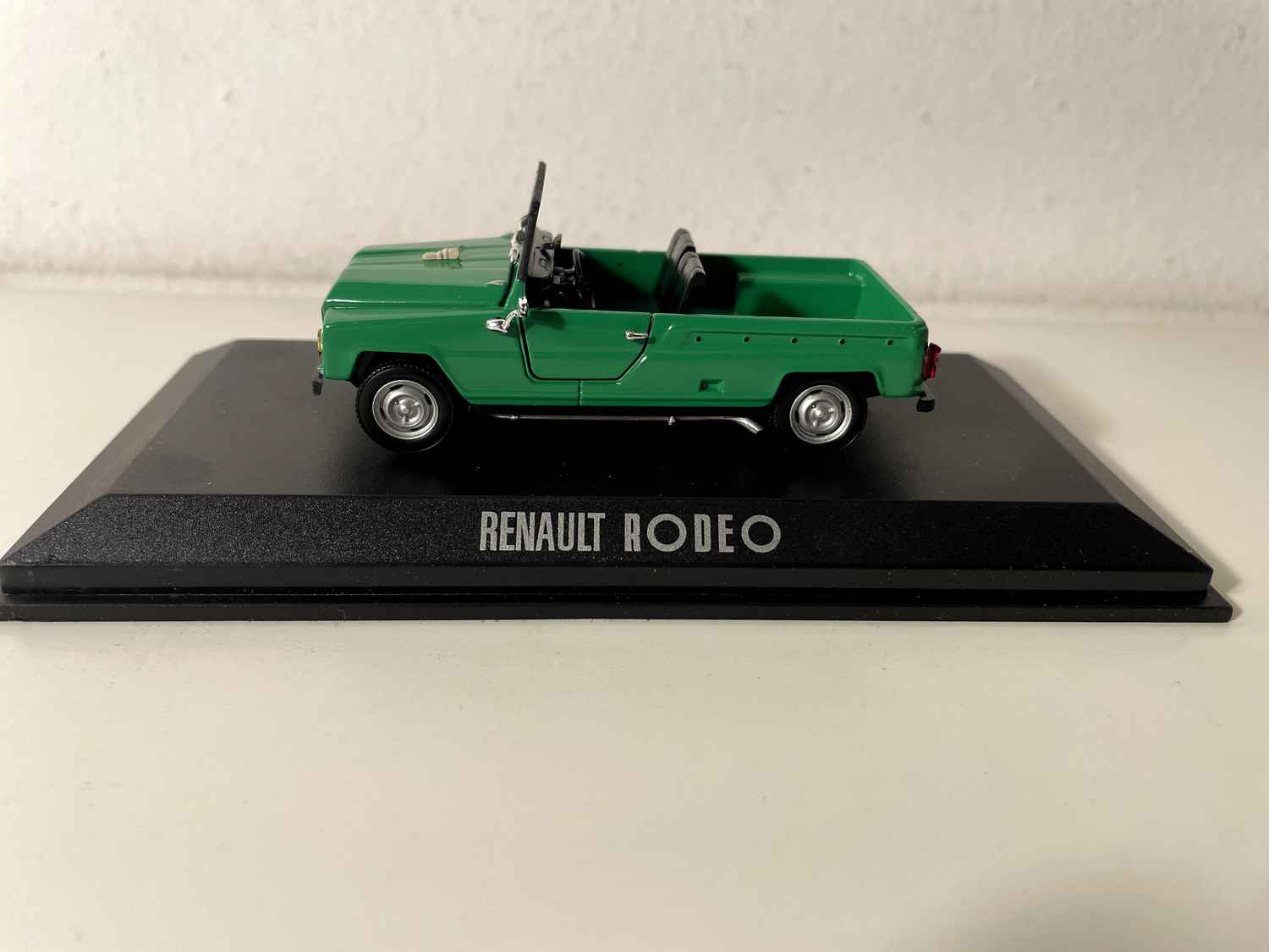 Renault Rodéo verde - Norev