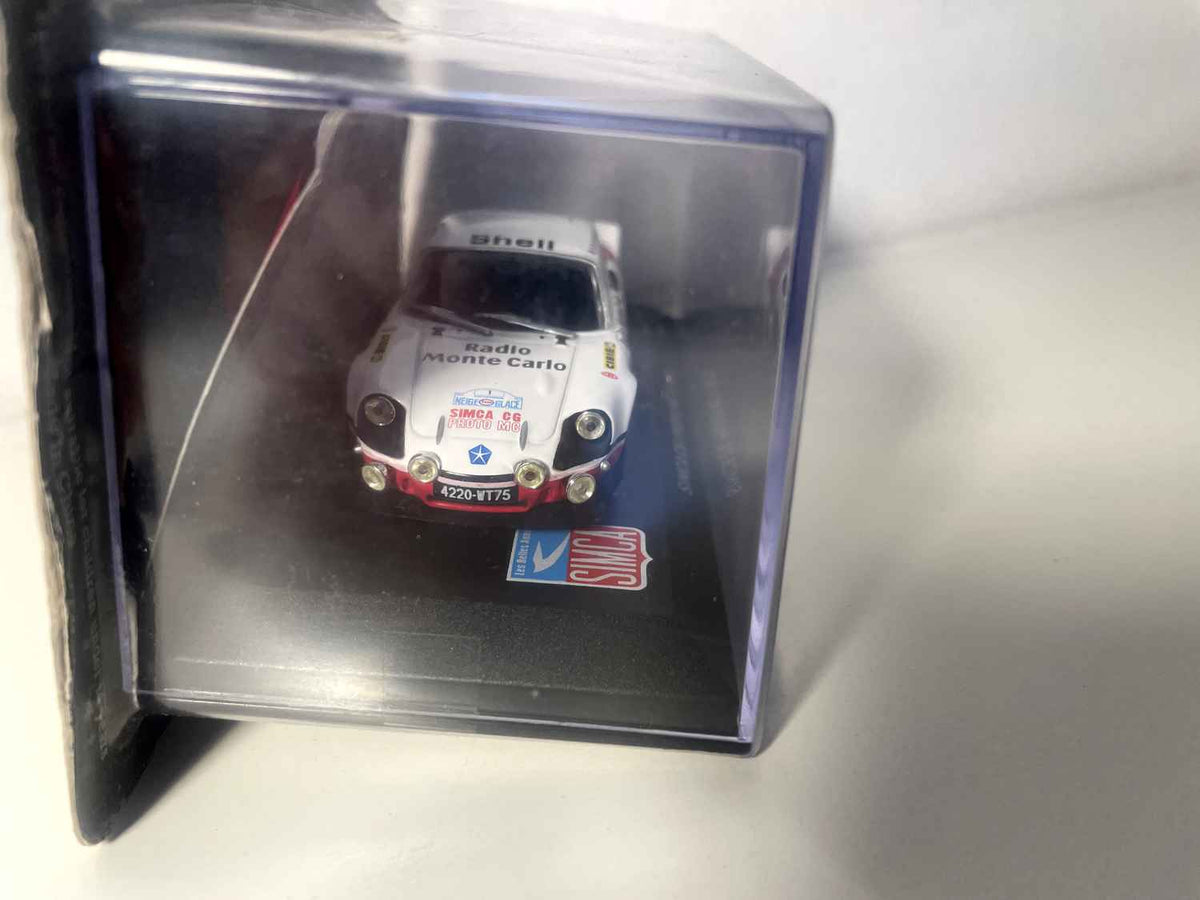 Wäiss a rout Simca CG Proto MC vun 1972