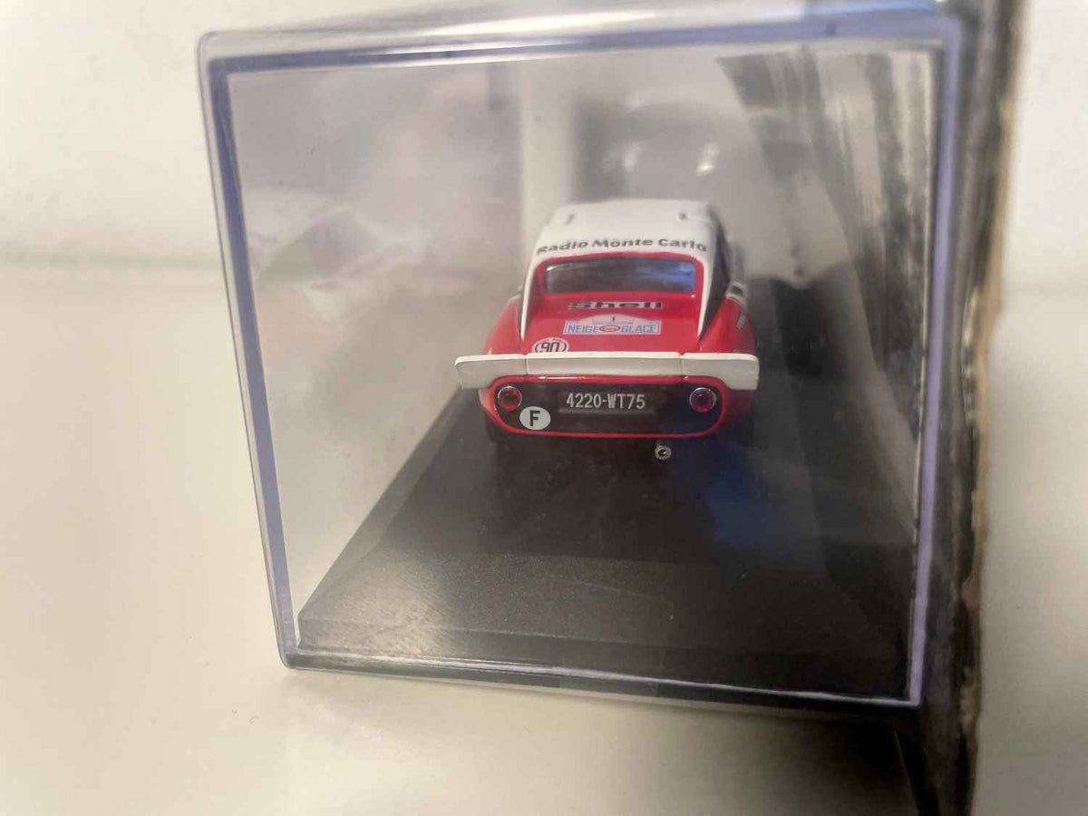 Wäiss a rout Simca CG Proto MC vun 1972