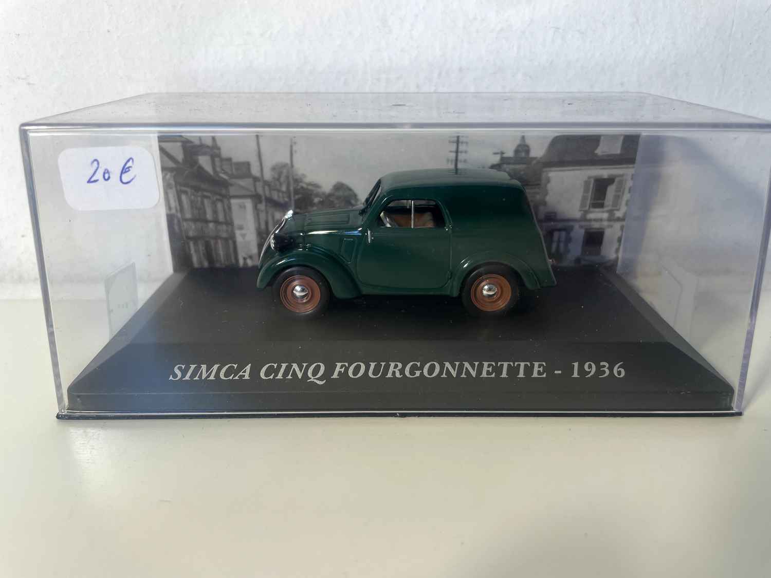 Furgoneta verde SIMCA 5 de 1936