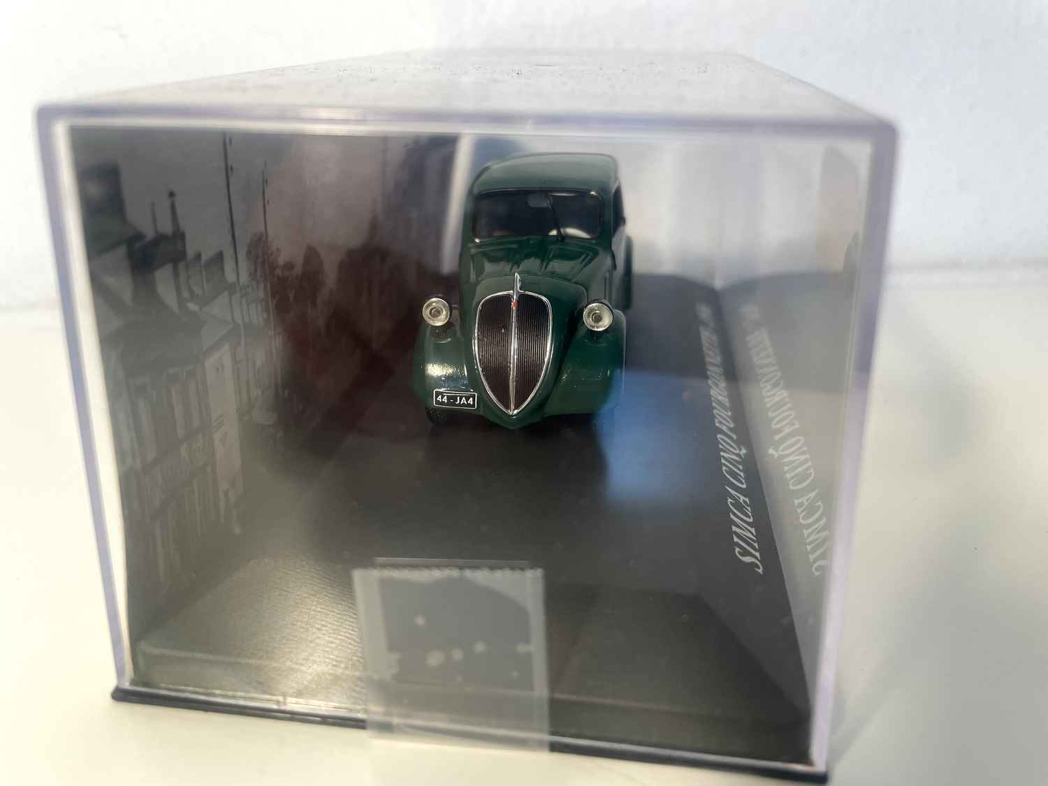 Furgoneta verde SIMCA 5 de 1936