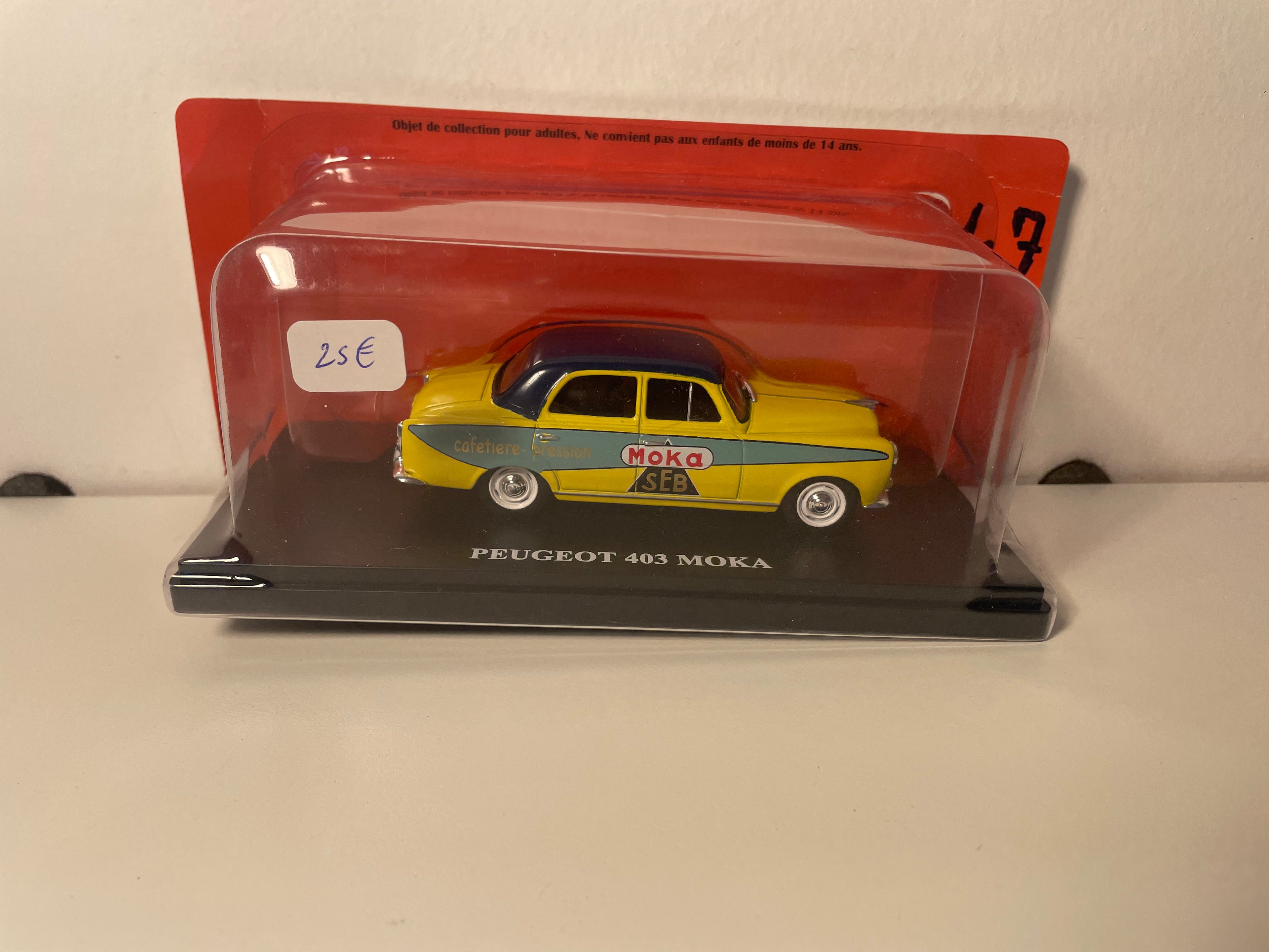 Peugeot 403 Geel en Blauw met MOKA - SEB Adverteren (koffiezetapparaten)